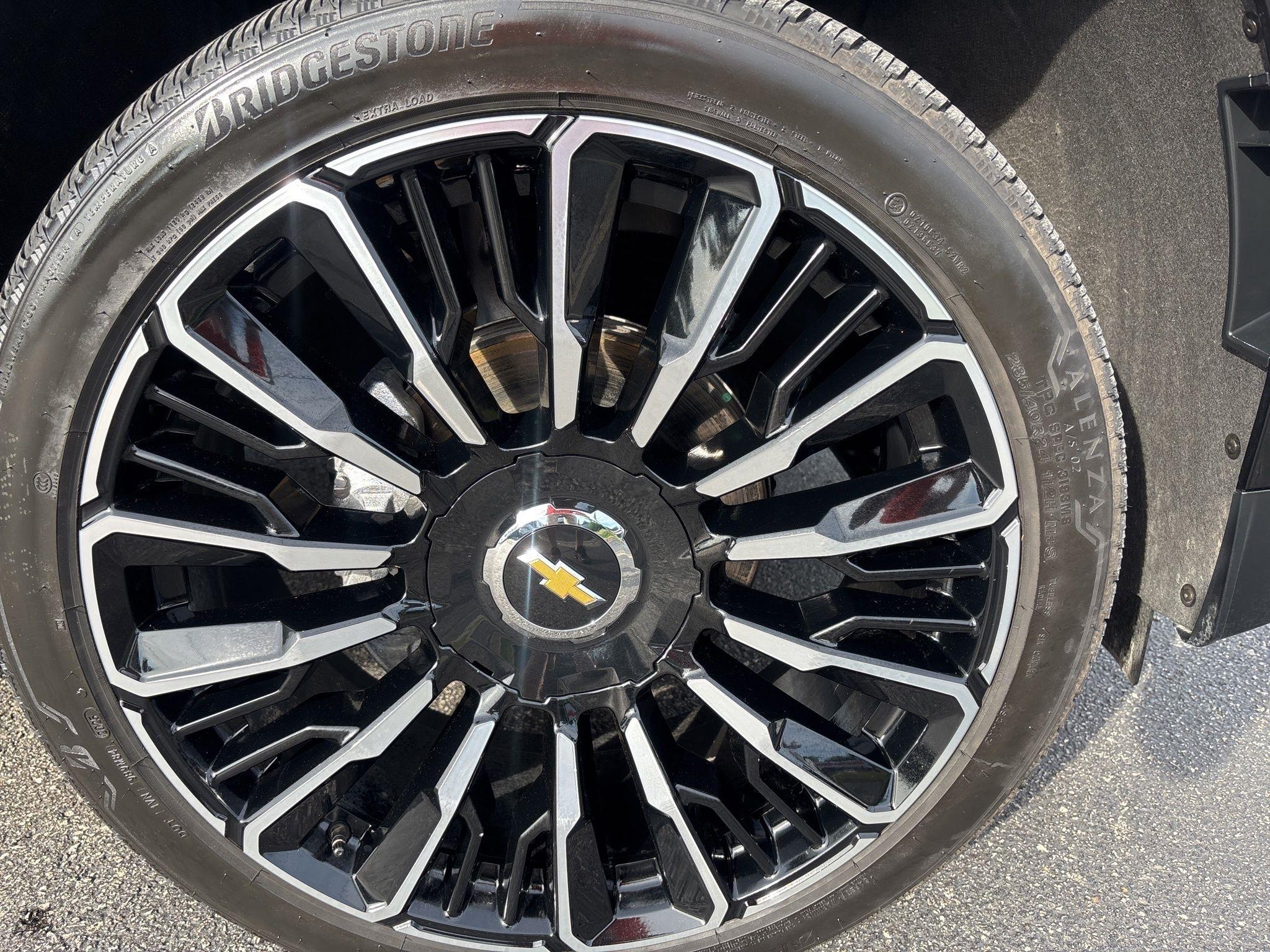 Chevrolet Suburban  2025