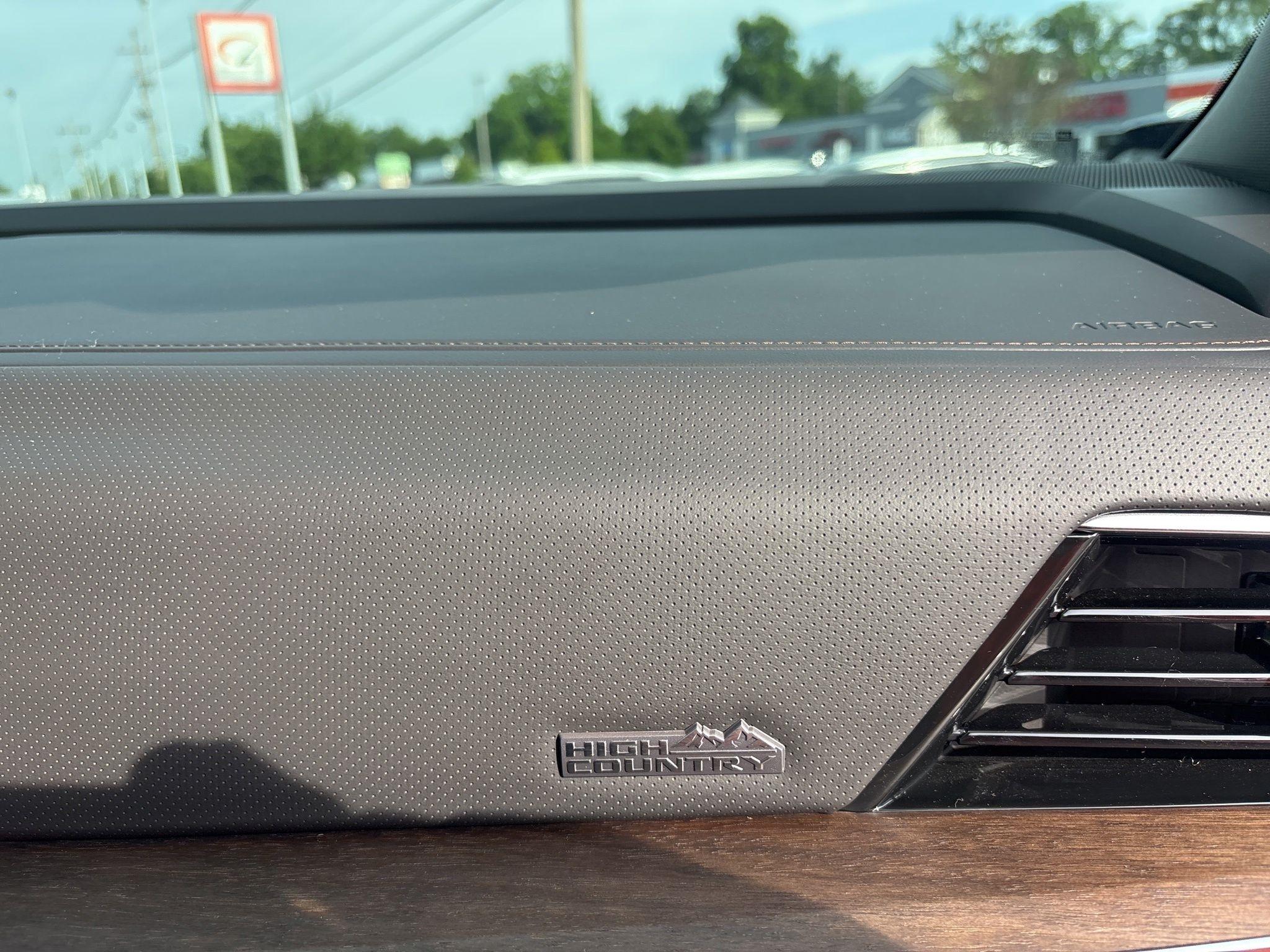 Chevrolet Suburban  2025