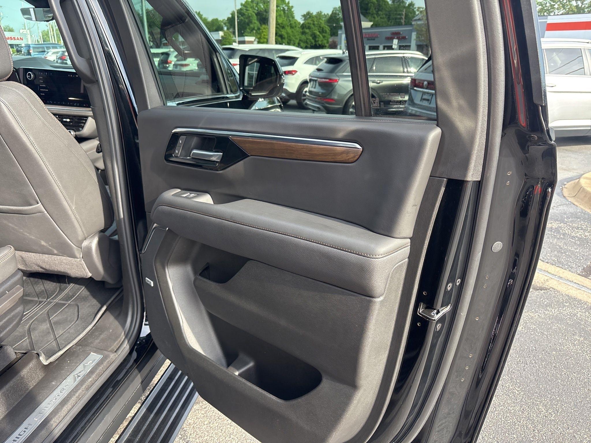 Chevrolet Suburban  2025