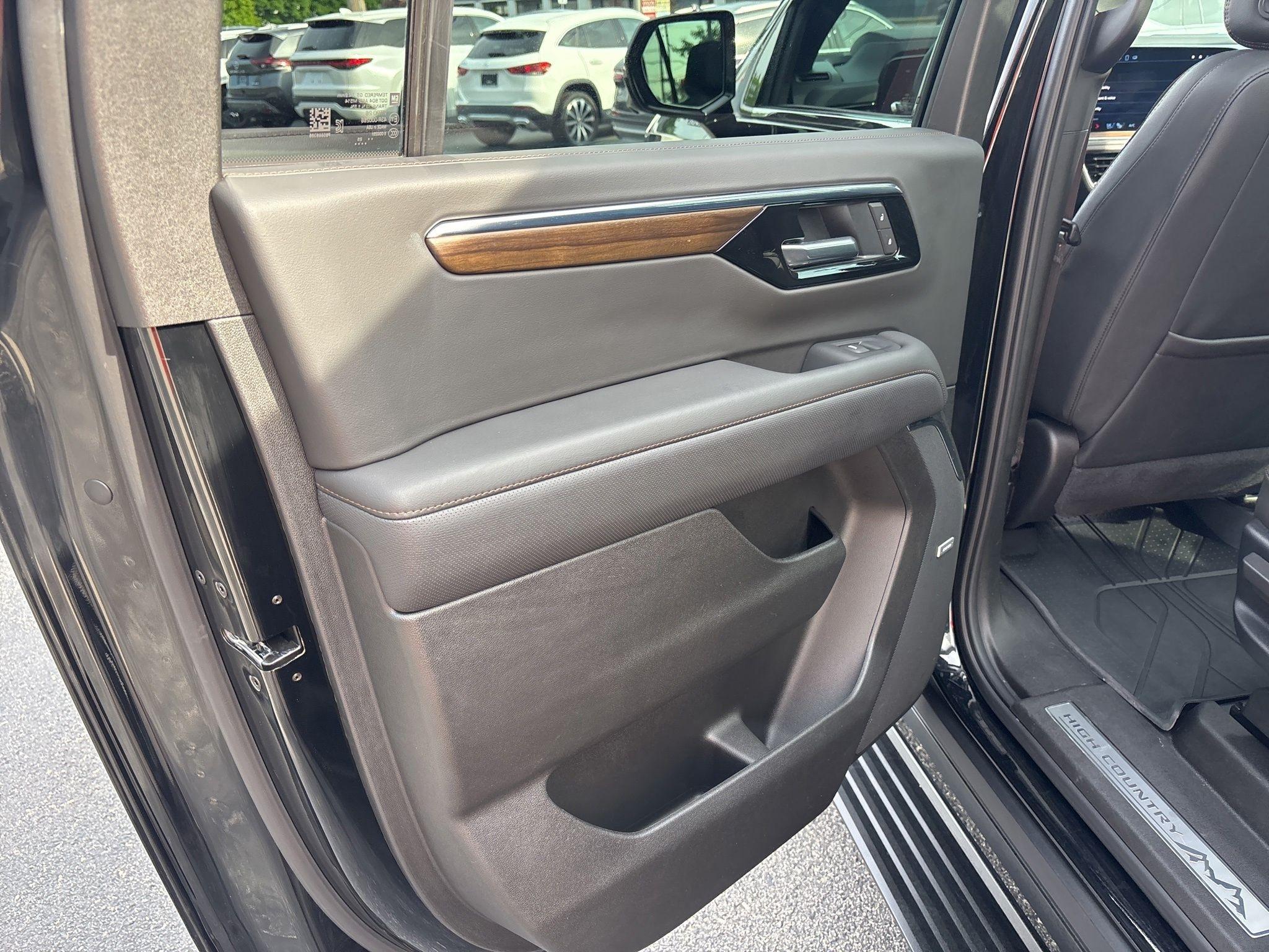 Chevrolet Suburban  2025