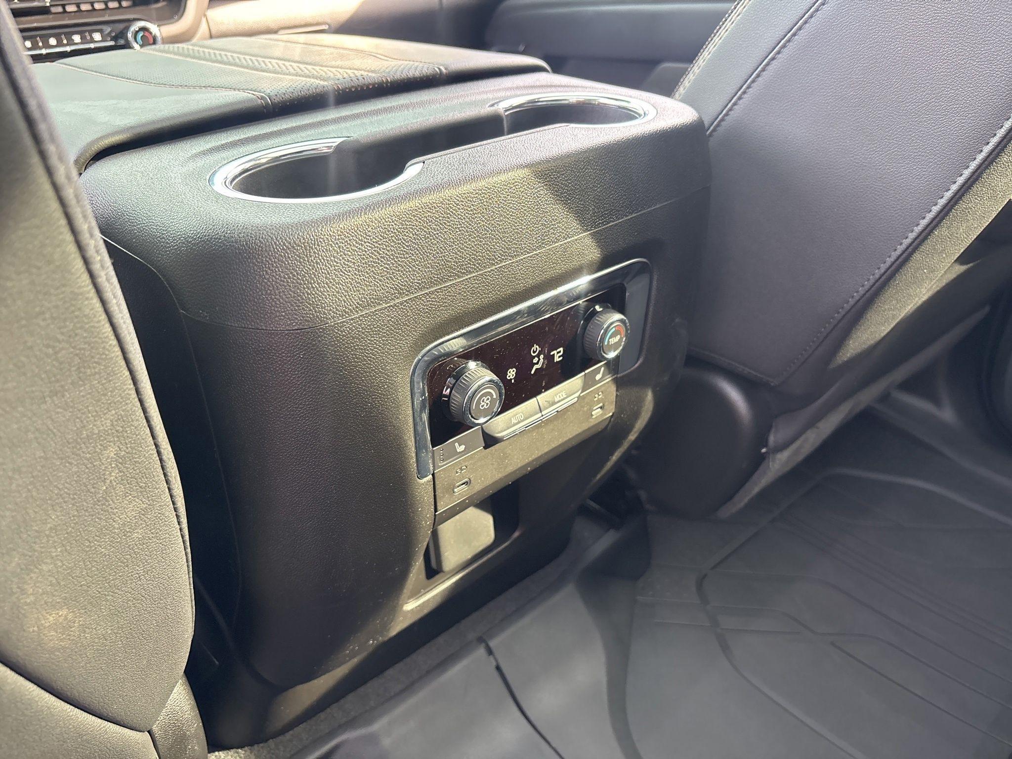 Chevrolet Suburban  2025