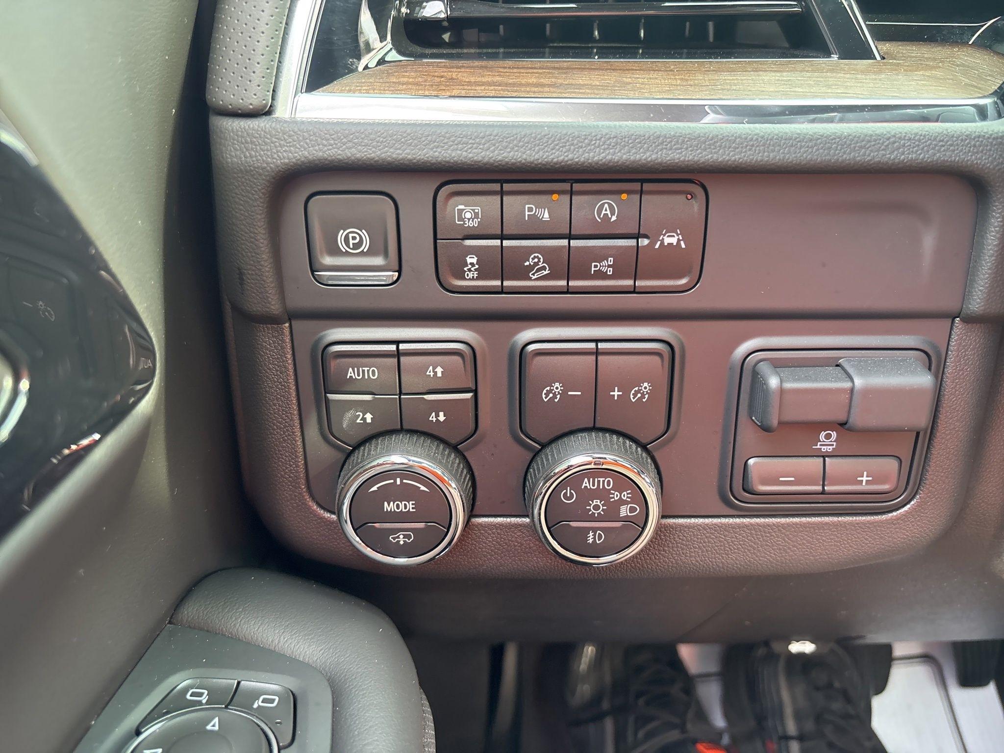 Chevrolet Suburban  2025
