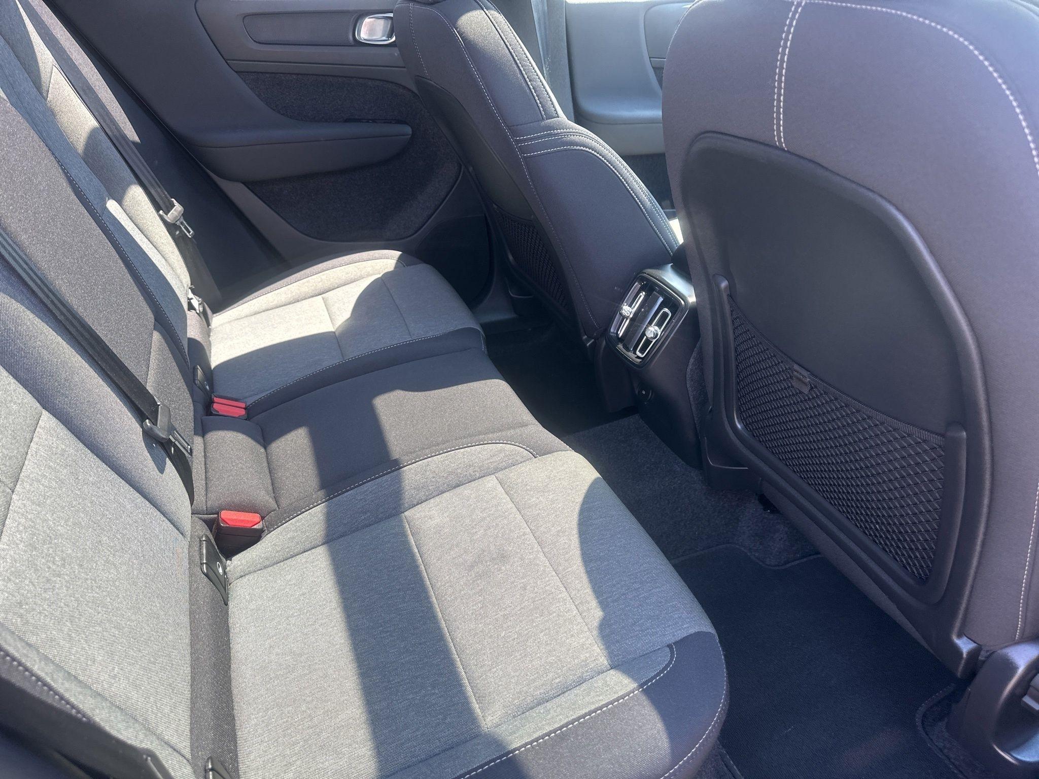 Volvo XC40  2025