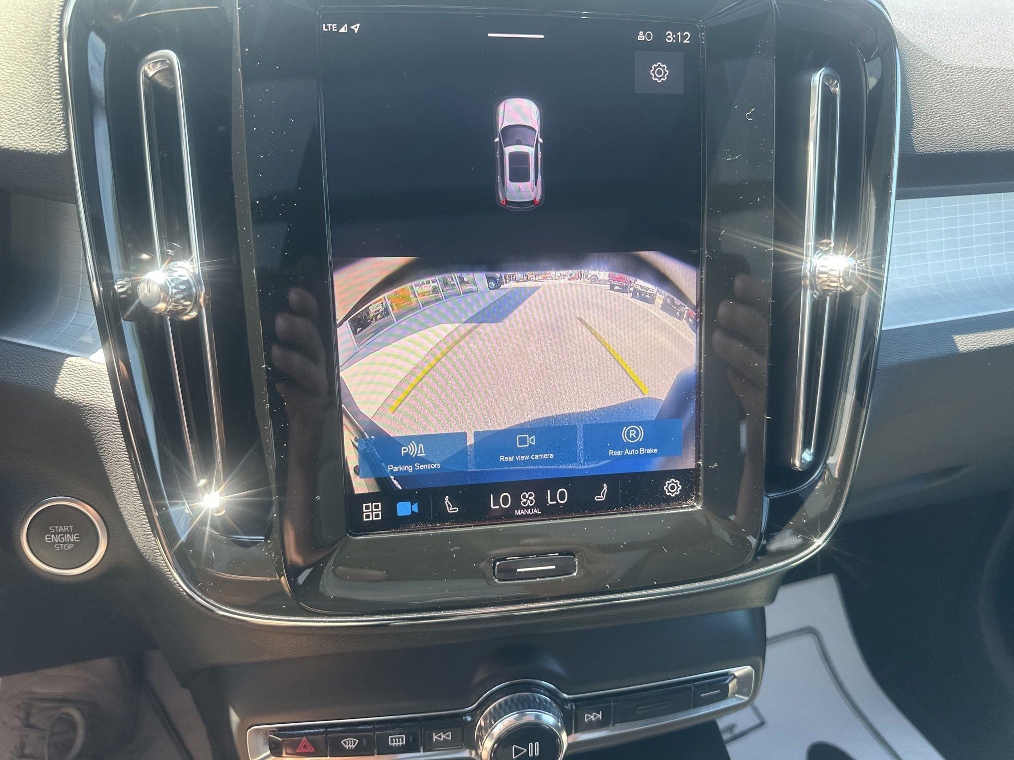 Volvo XC40  2025