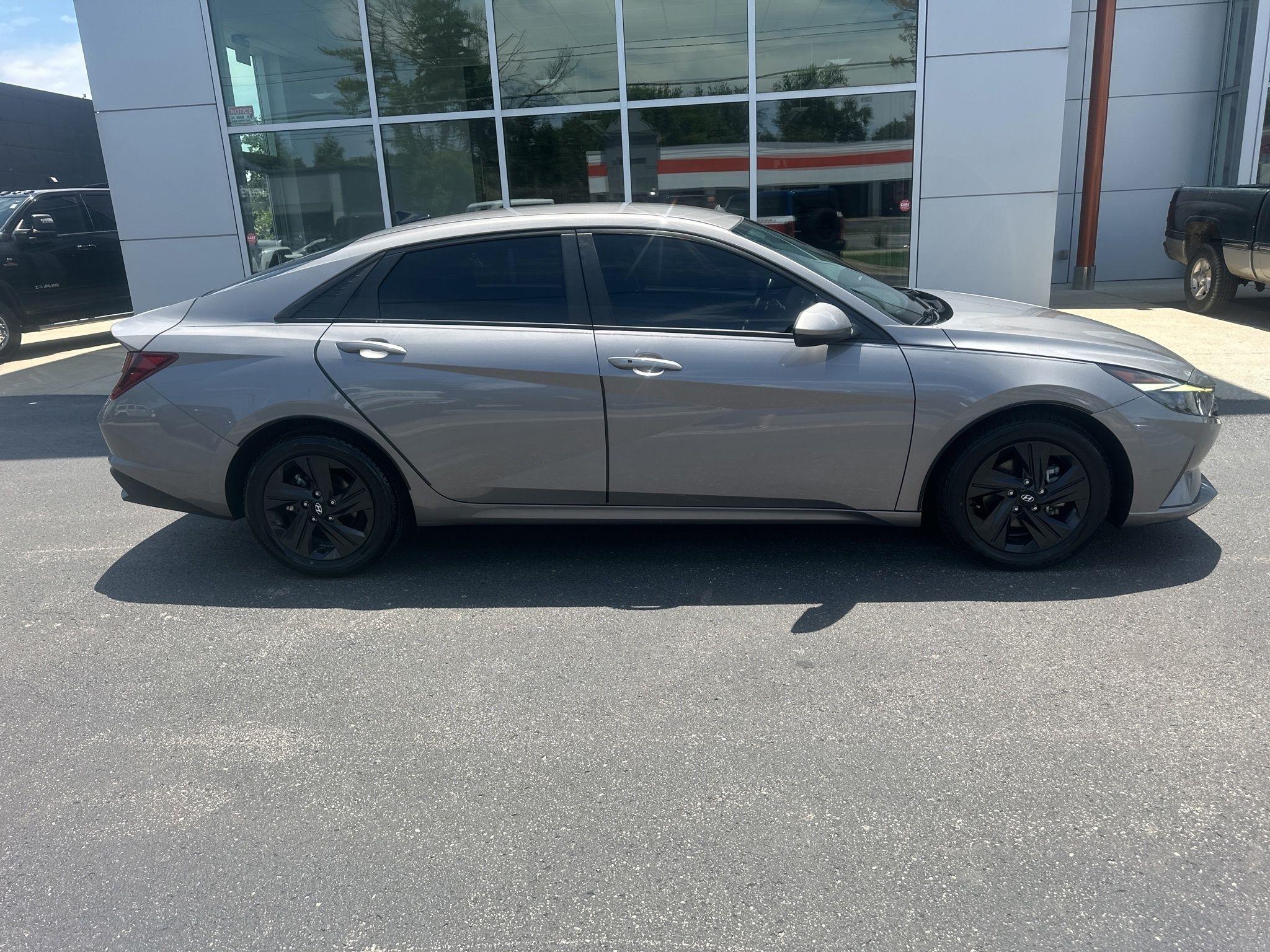 Hyundai Elantra  2021