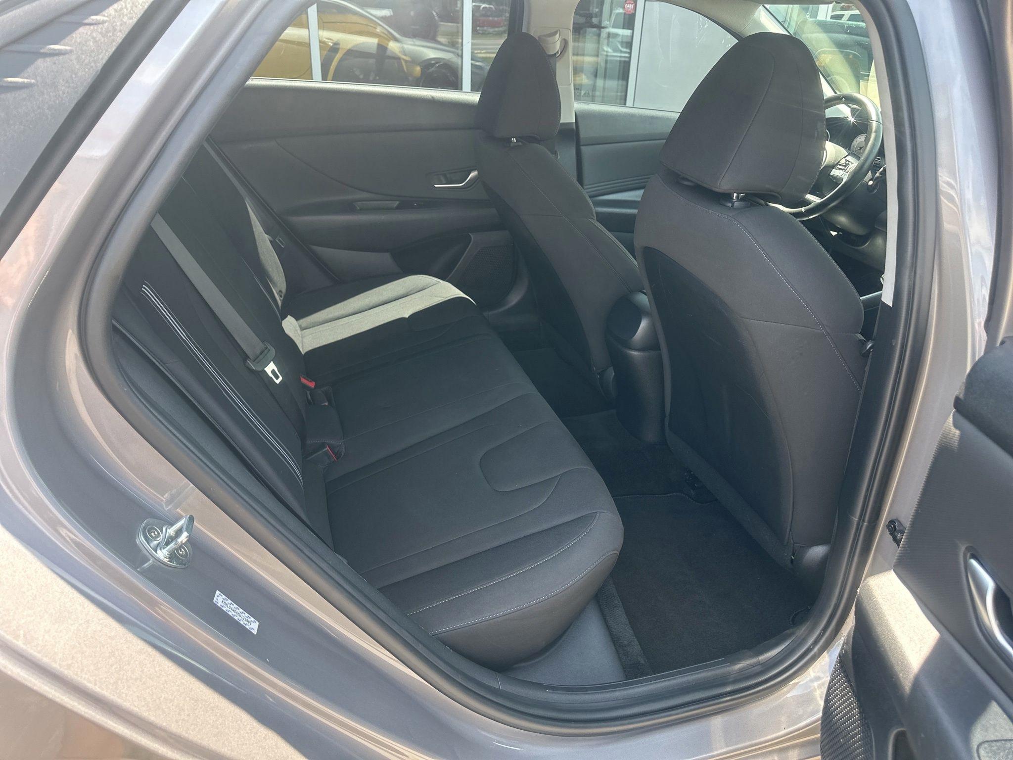 Hyundai Elantra  2021