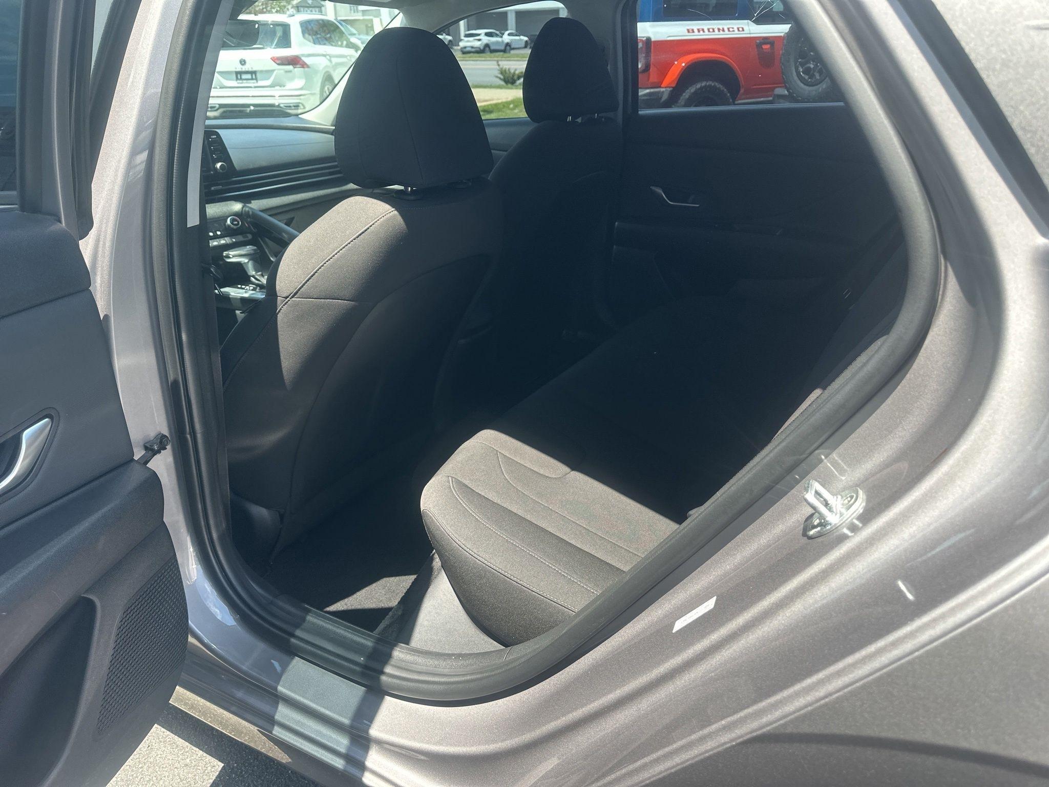 Hyundai Elantra  2021