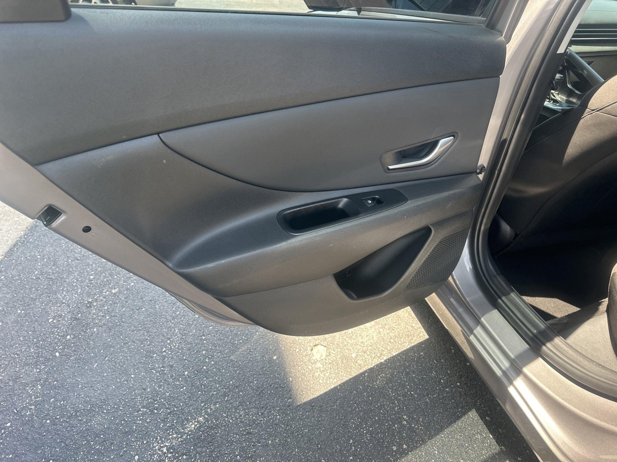 Hyundai Elantra  2021