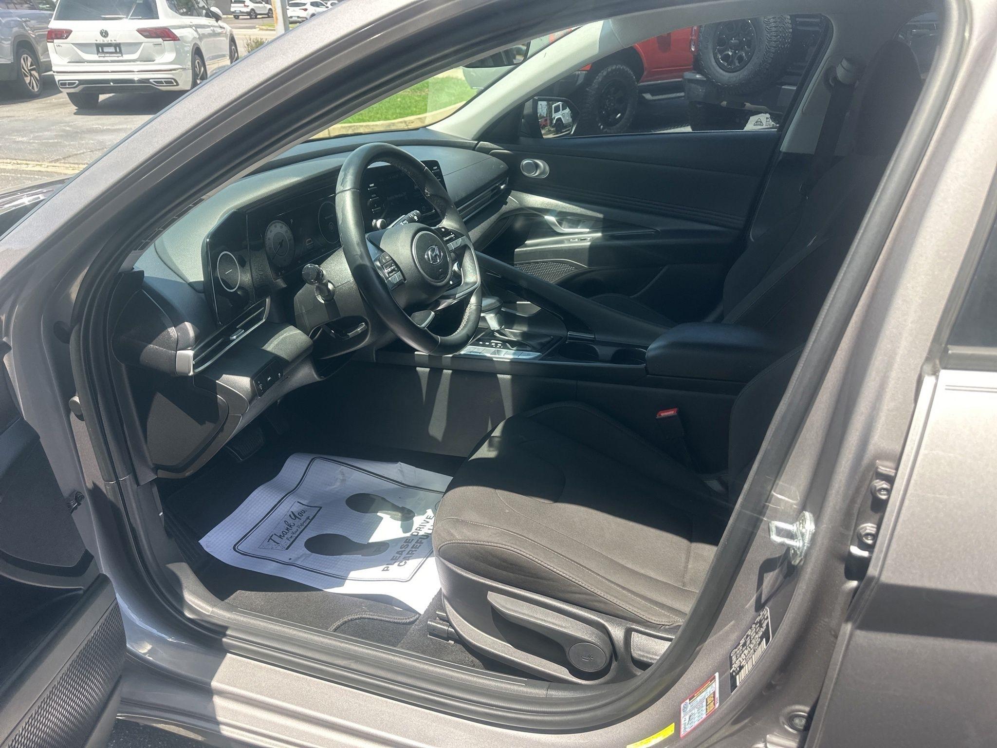 Hyundai Elantra  2021