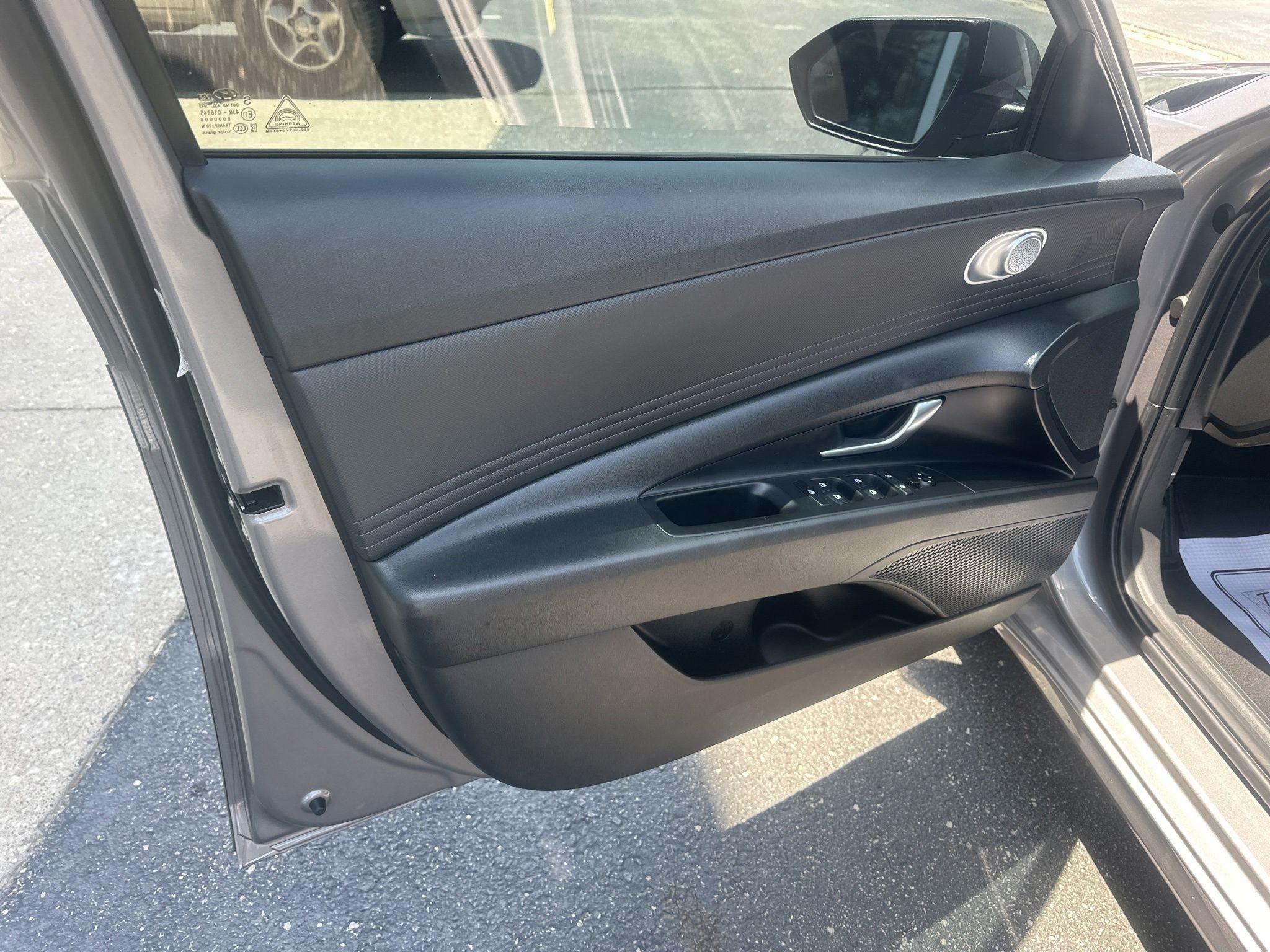 Hyundai Elantra  2021