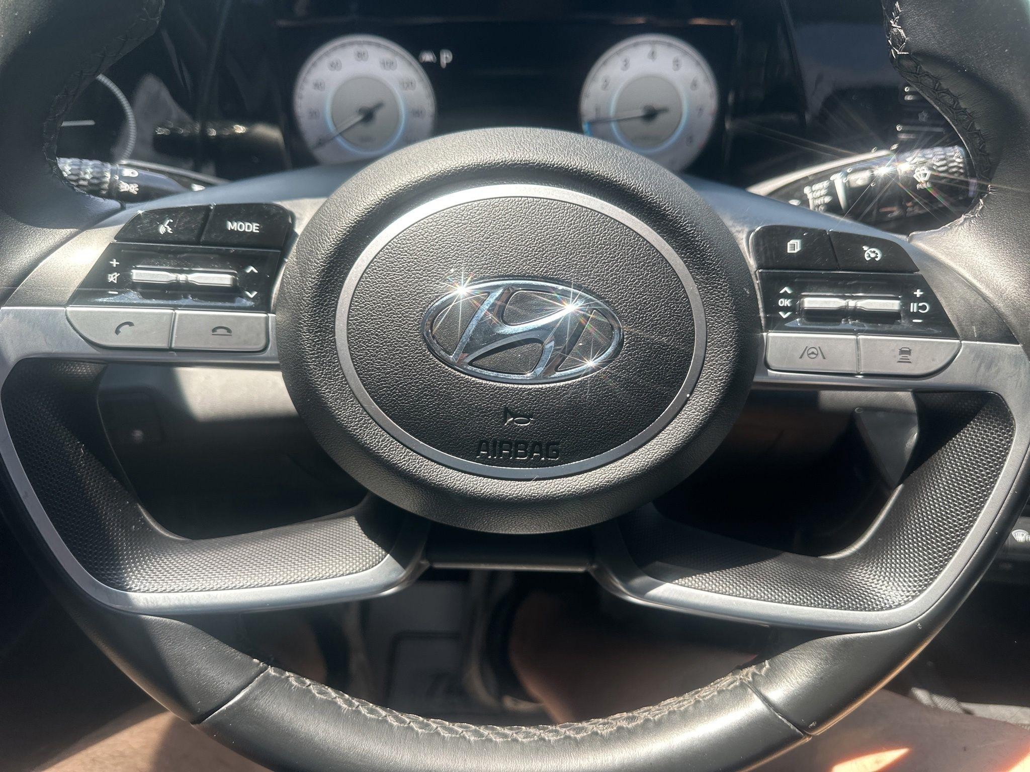 Hyundai Elantra  2021