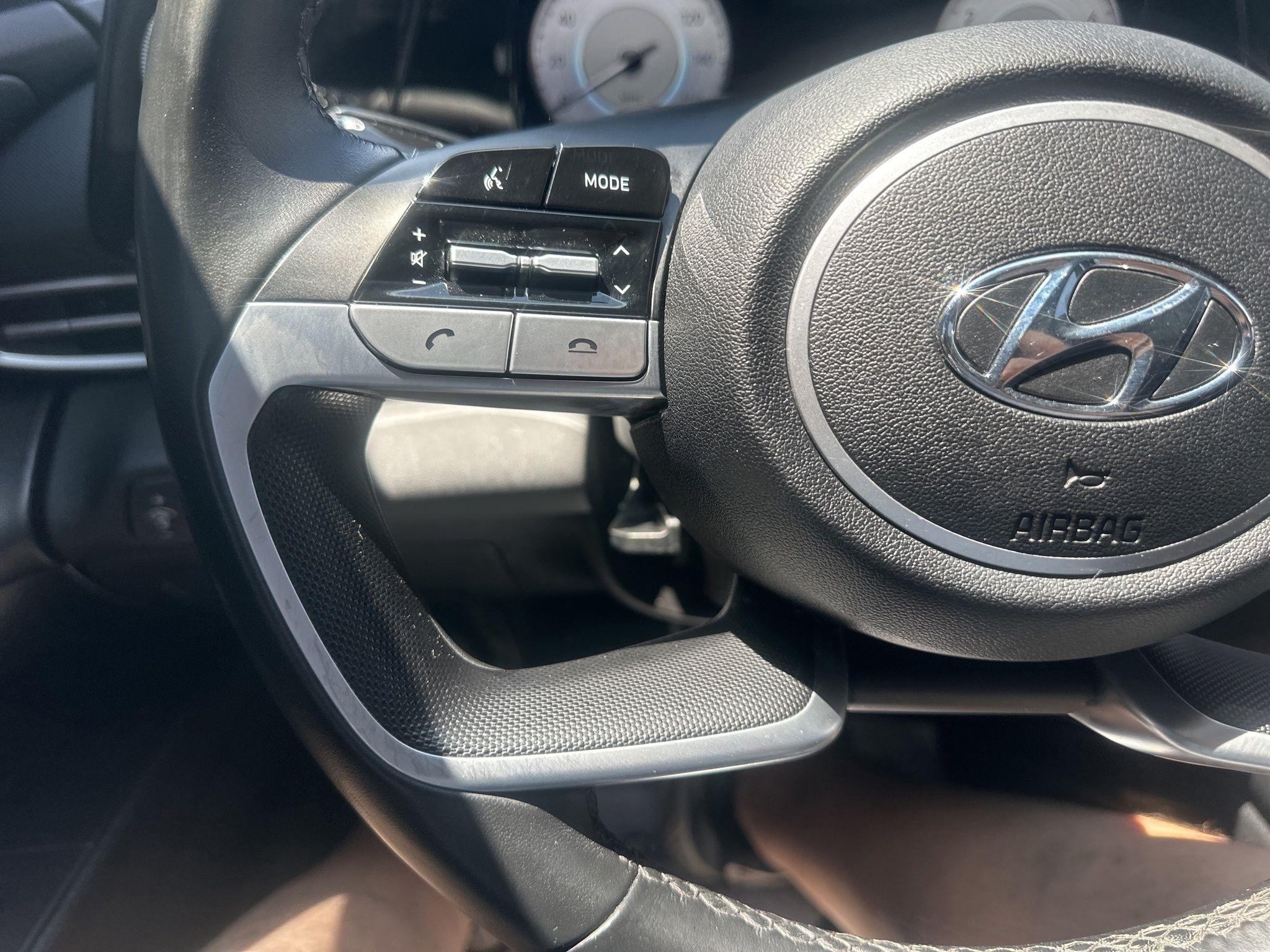 Hyundai Elantra  2021