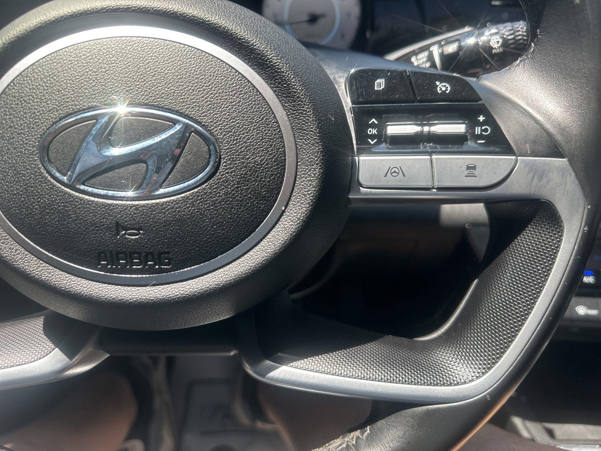 Hyundai Elantra  2021