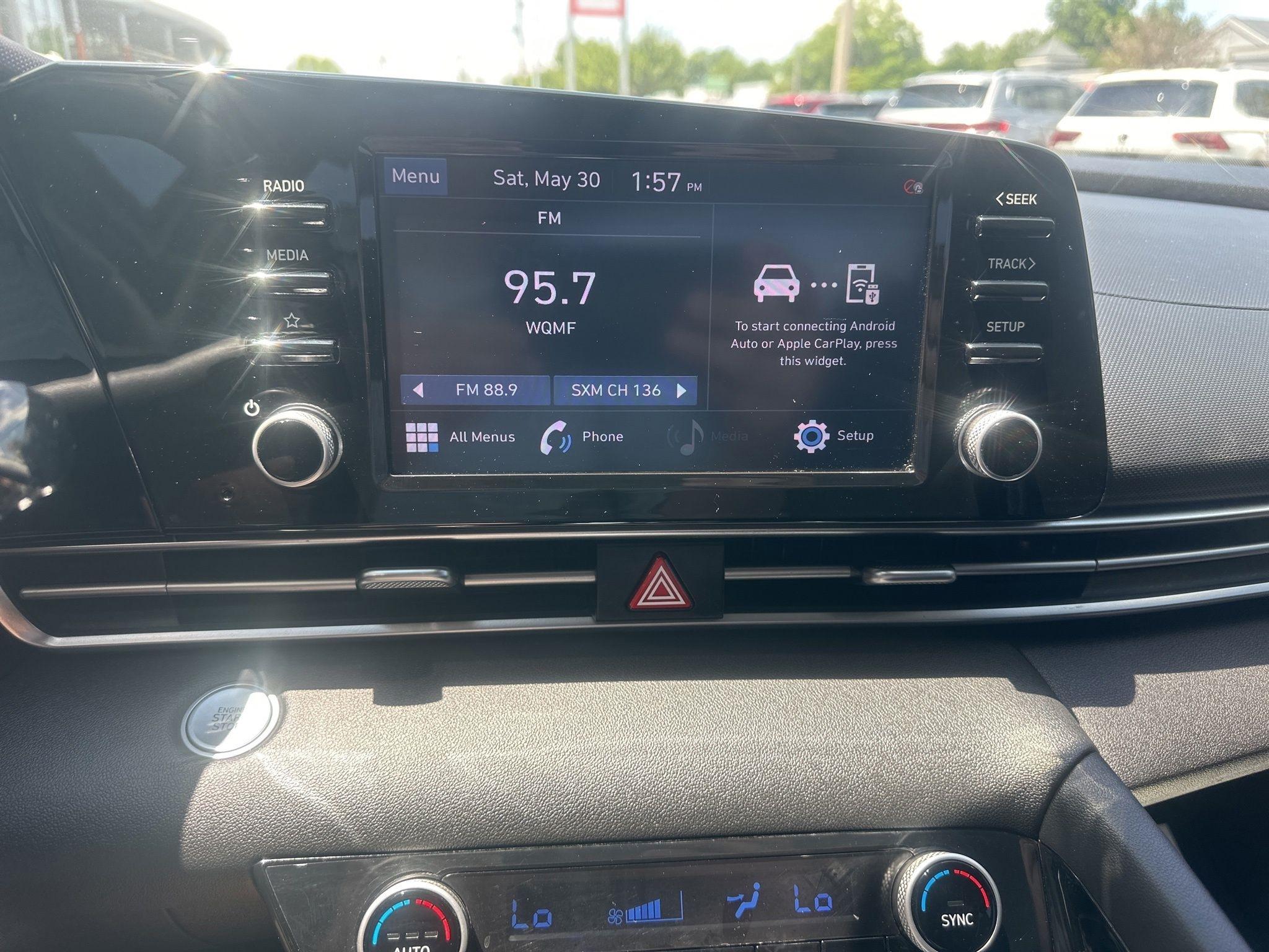 Hyundai Elantra  2021