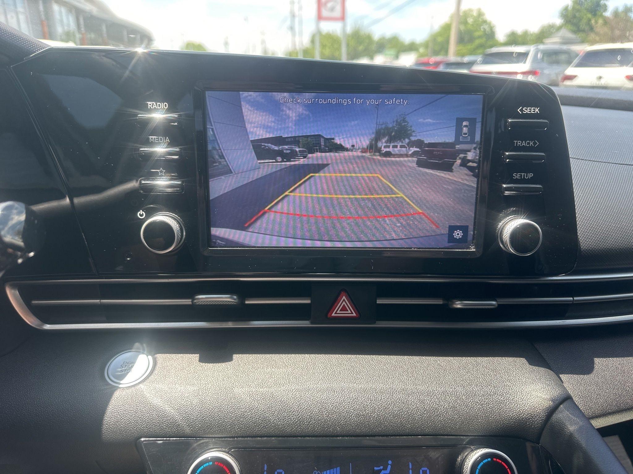 Hyundai Elantra  2021