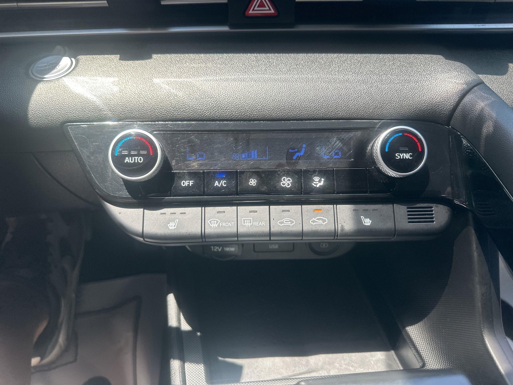 Hyundai Elantra  2021