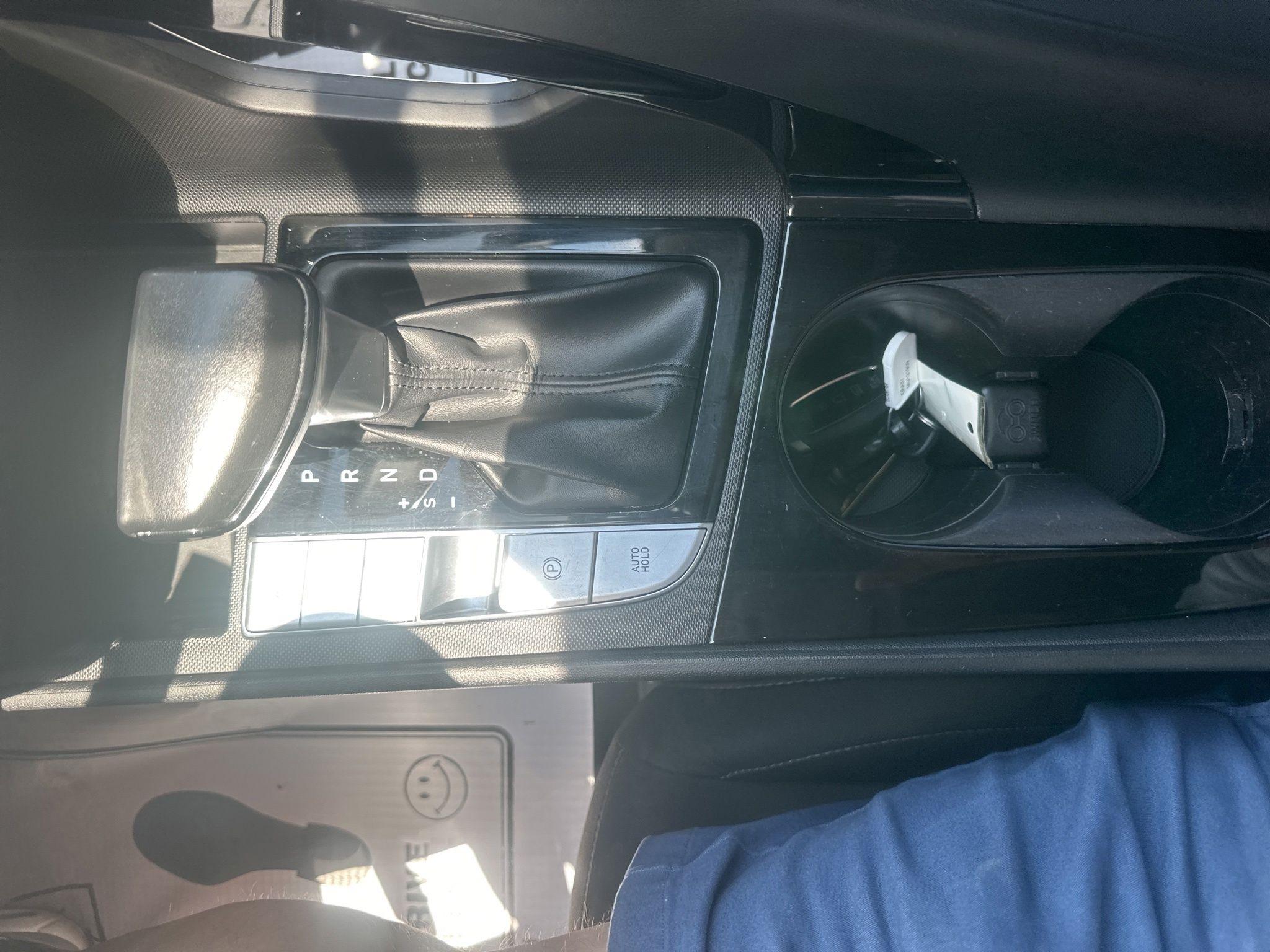 Hyundai Elantra  2021