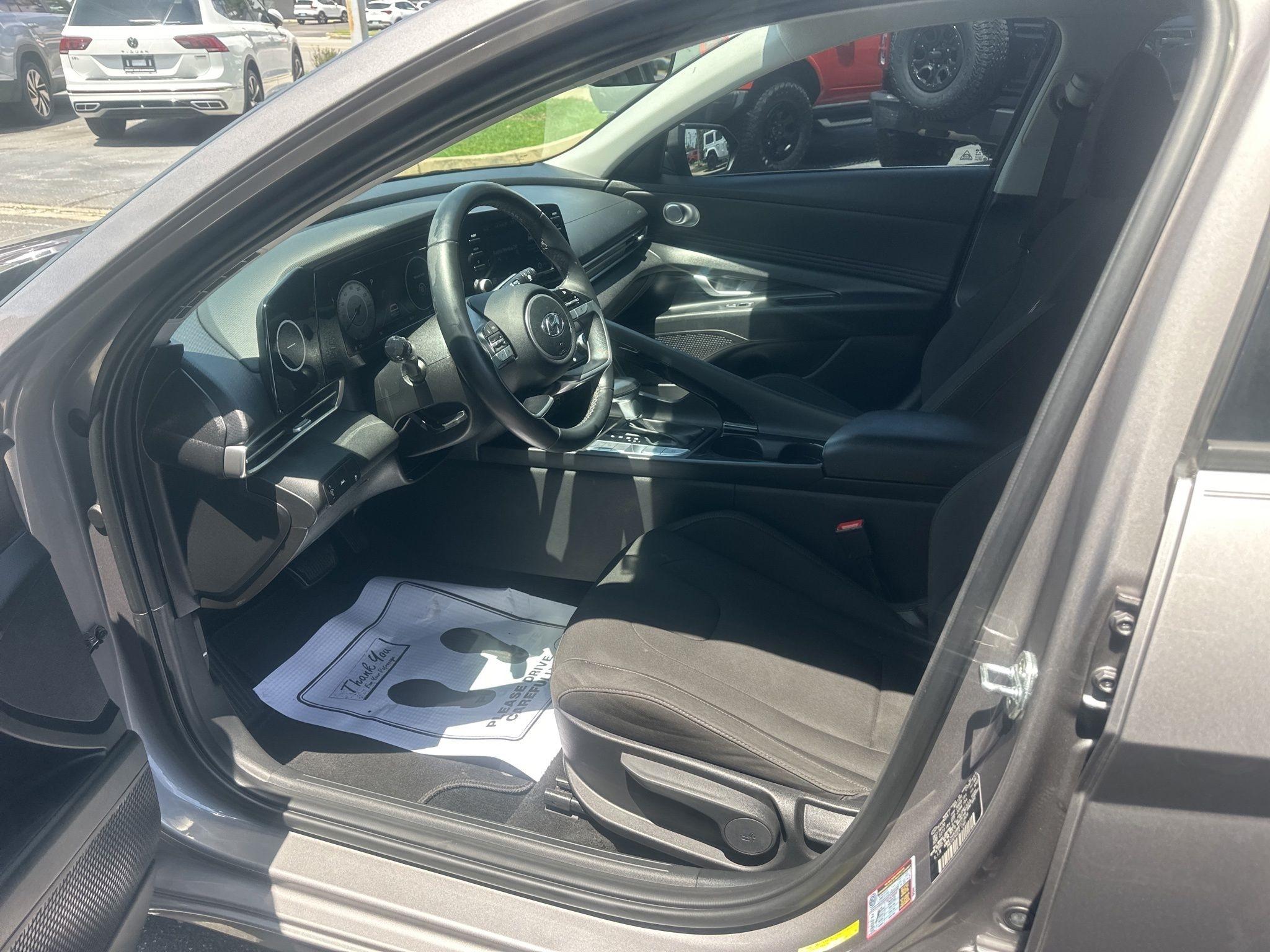 Hyundai Elantra  2021
