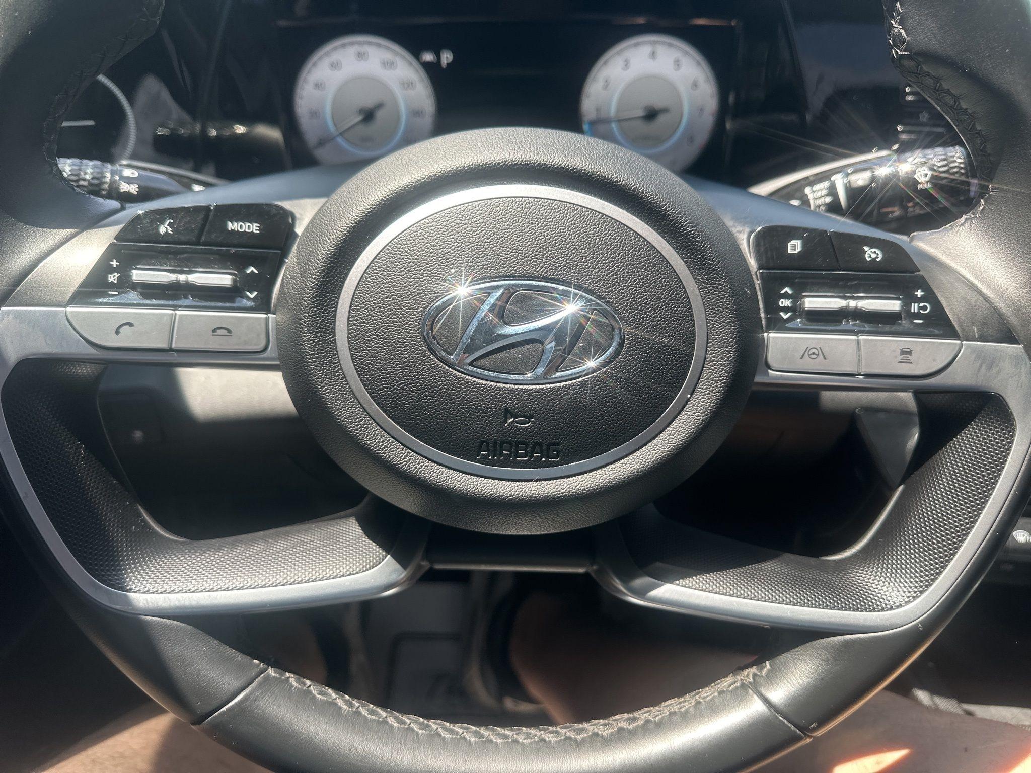 Hyundai Elantra  2021