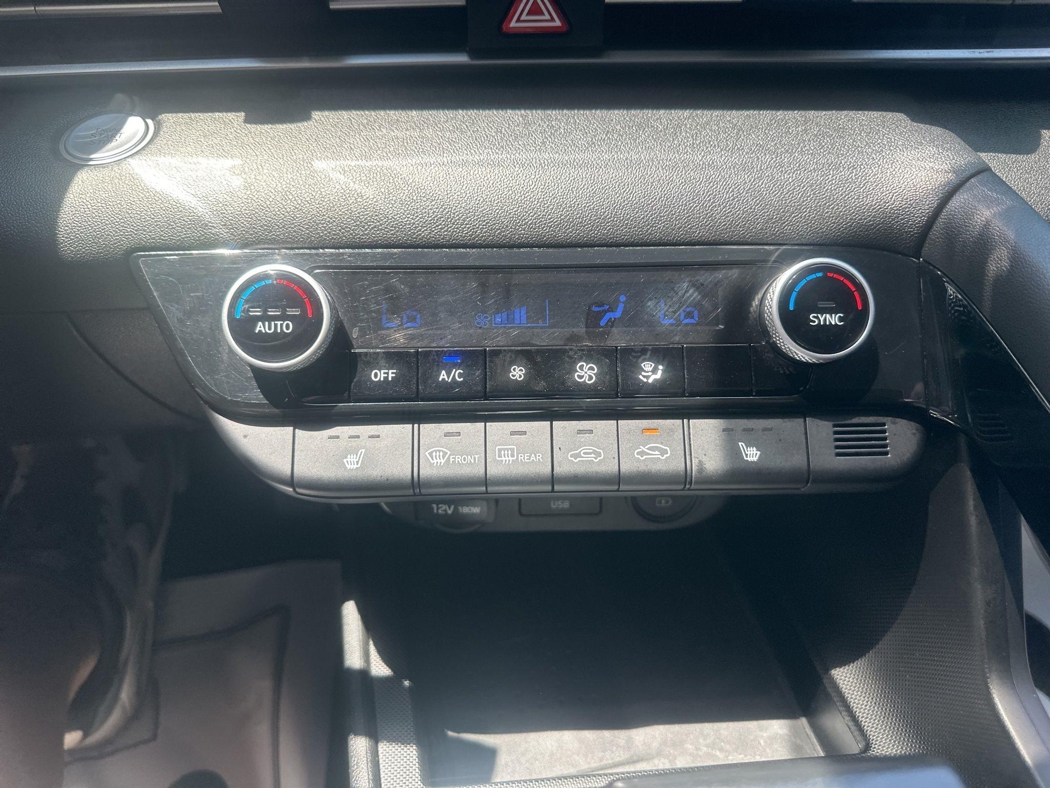 Hyundai Elantra  2021