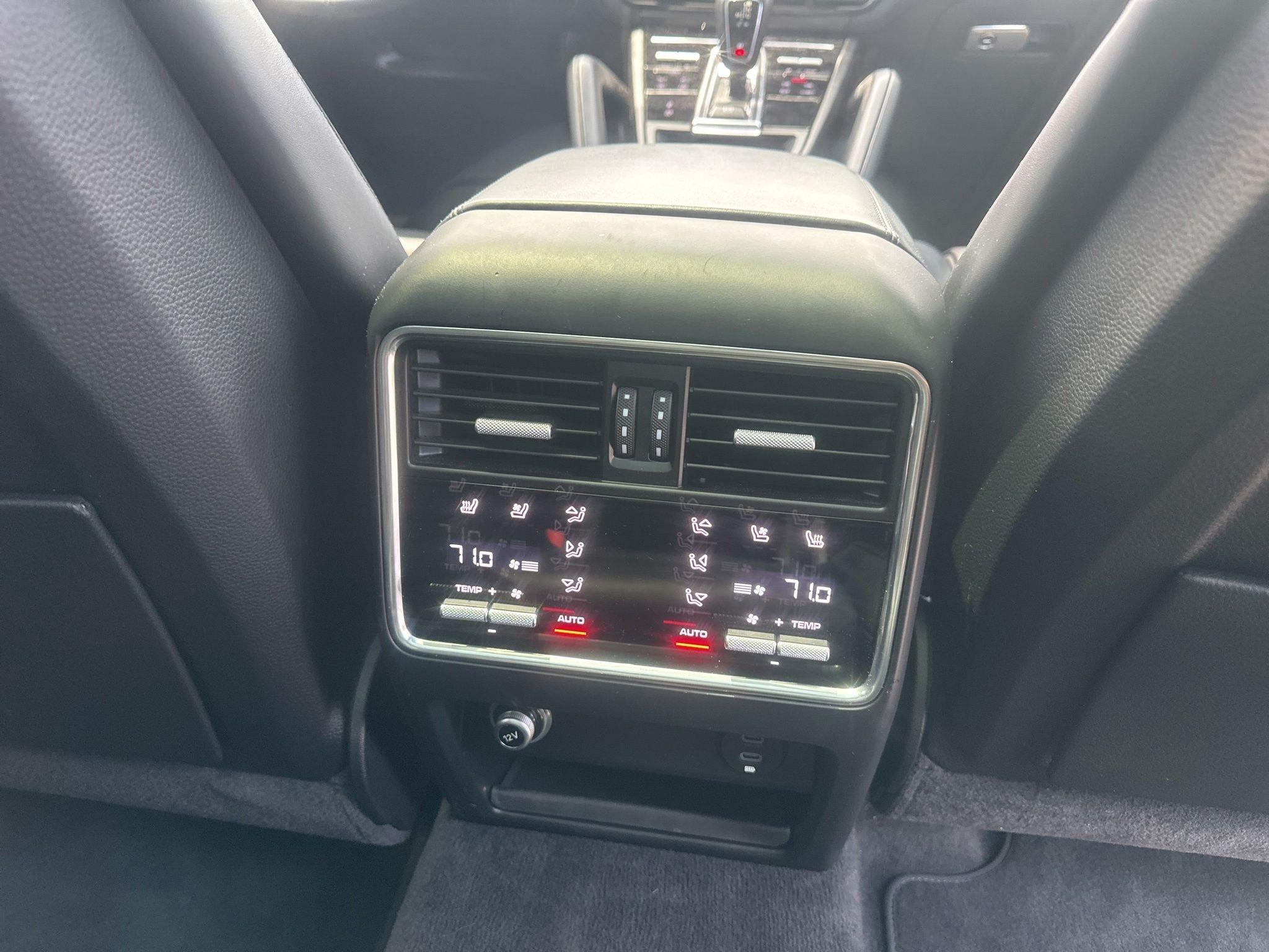 Porsche Cayenne  2021
