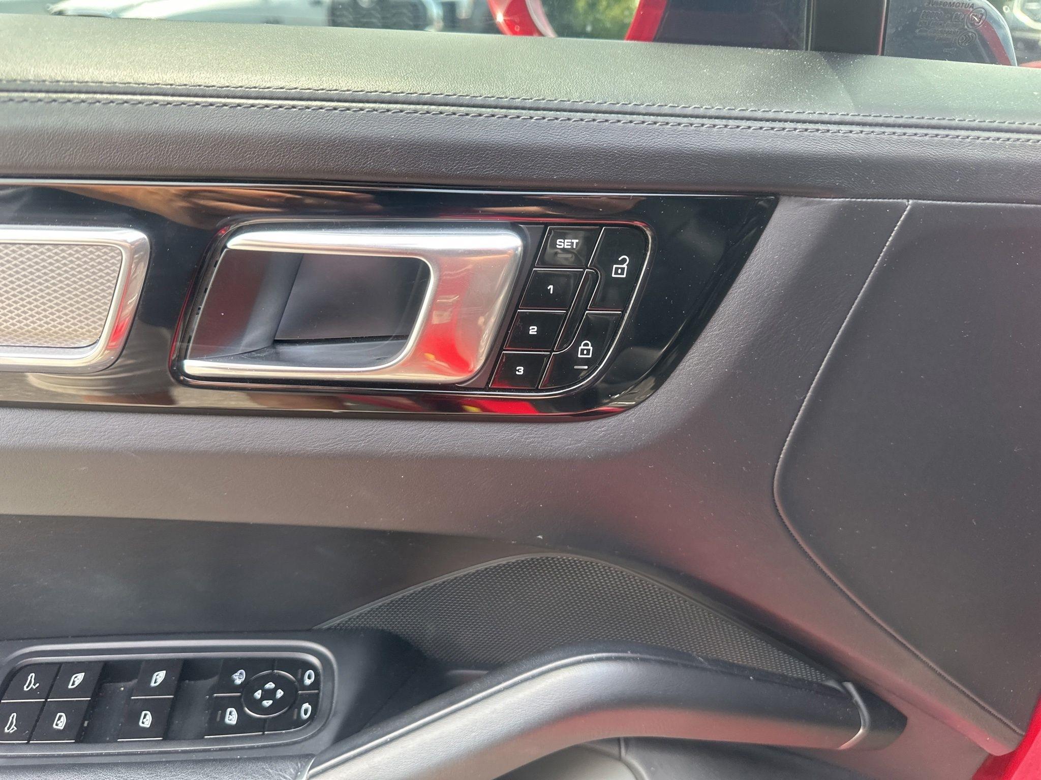 Porsche Cayenne  2021
