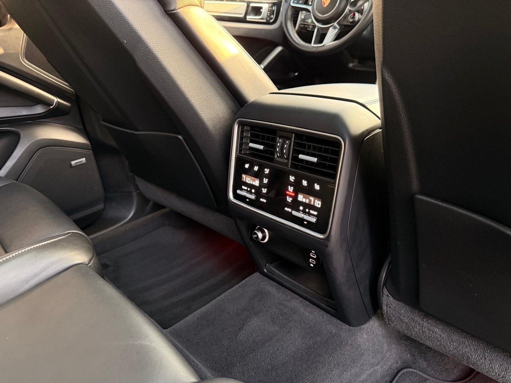 Porsche Cayenne  2021