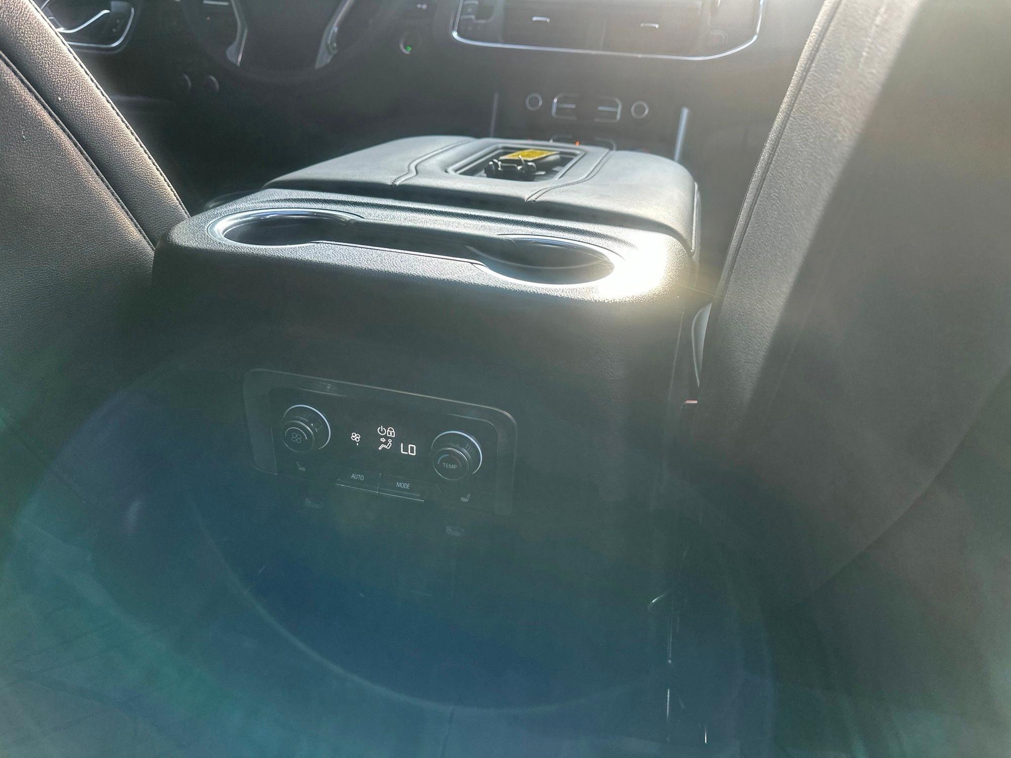 Chevrolet Suburban  2023