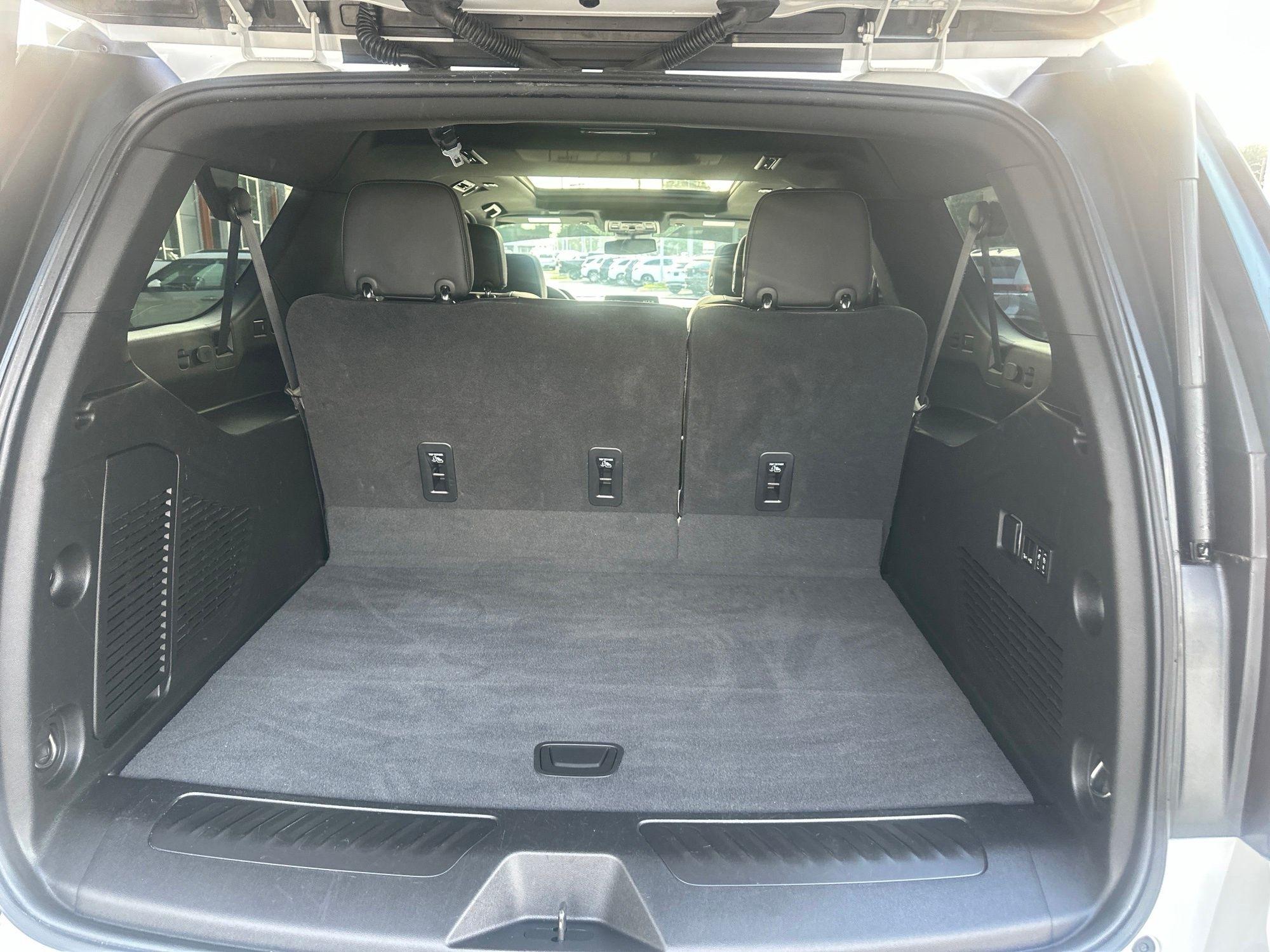 Chevrolet Suburban  2023