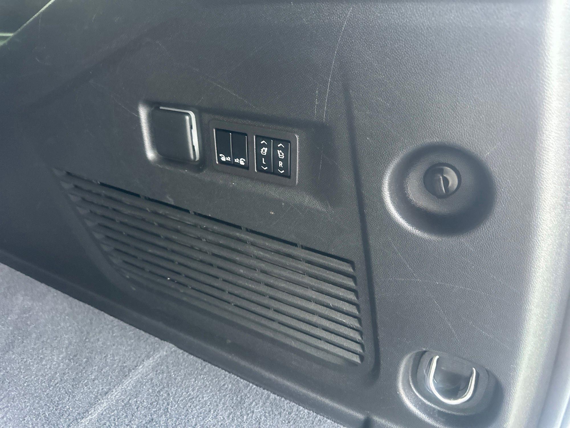 Chevrolet Suburban  2023
