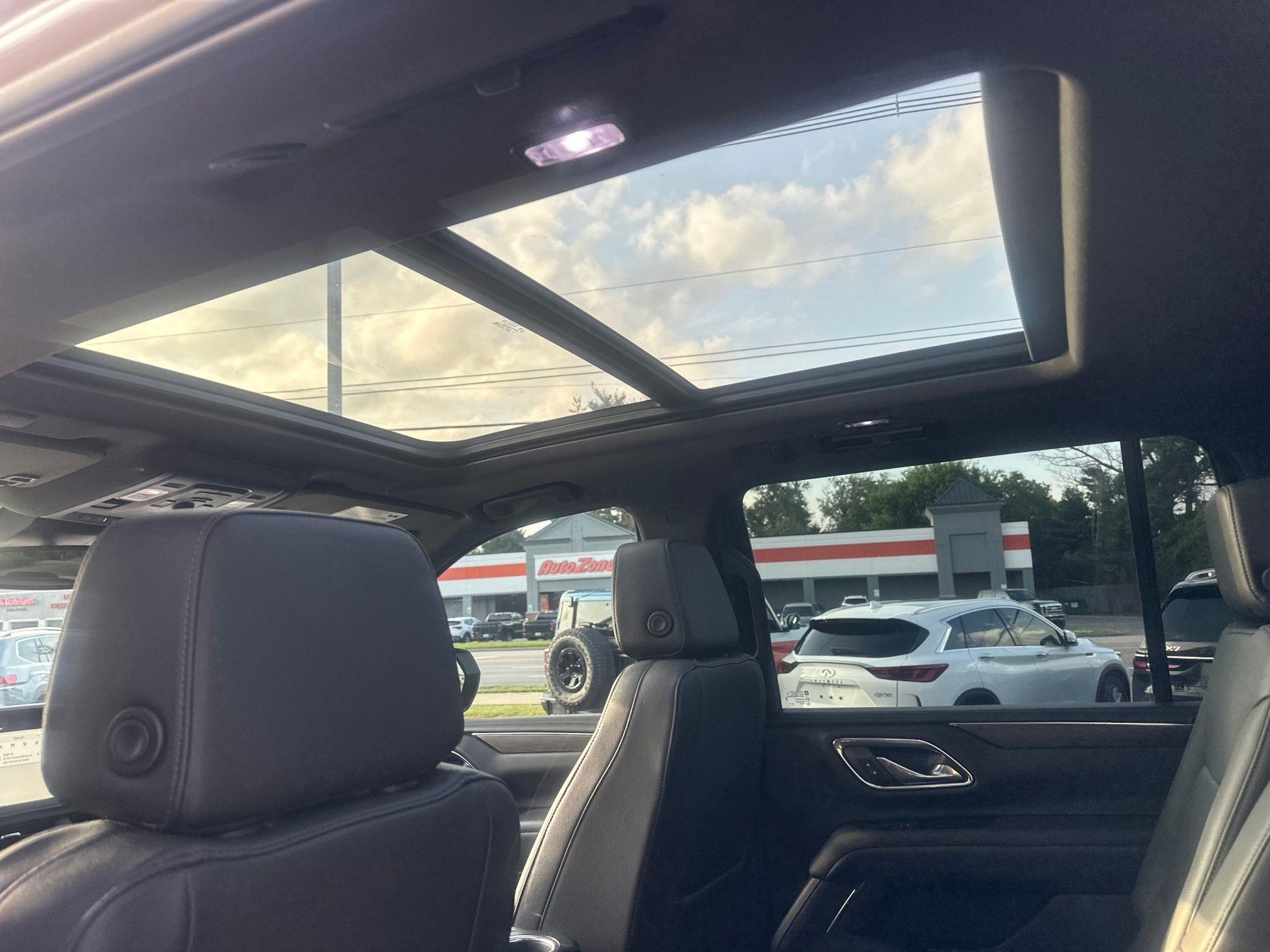 Chevrolet Suburban  2023