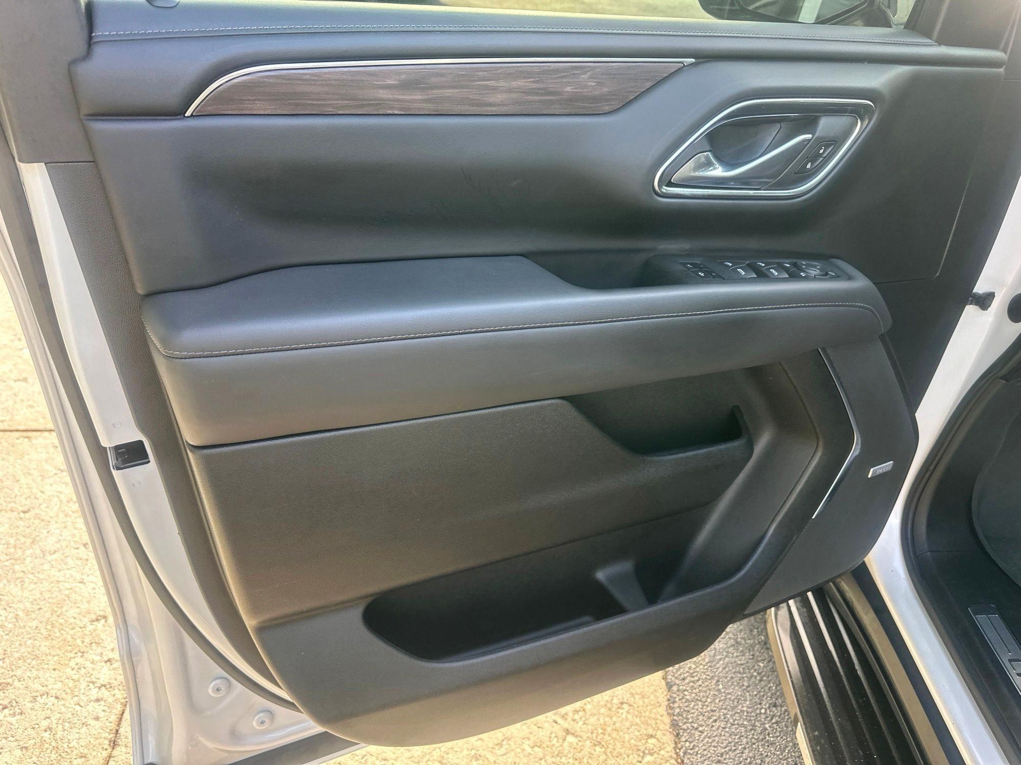 Chevrolet Suburban  2023