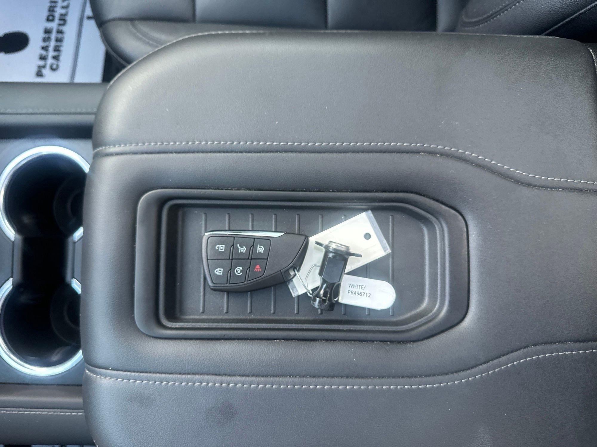 Chevrolet Suburban  2023