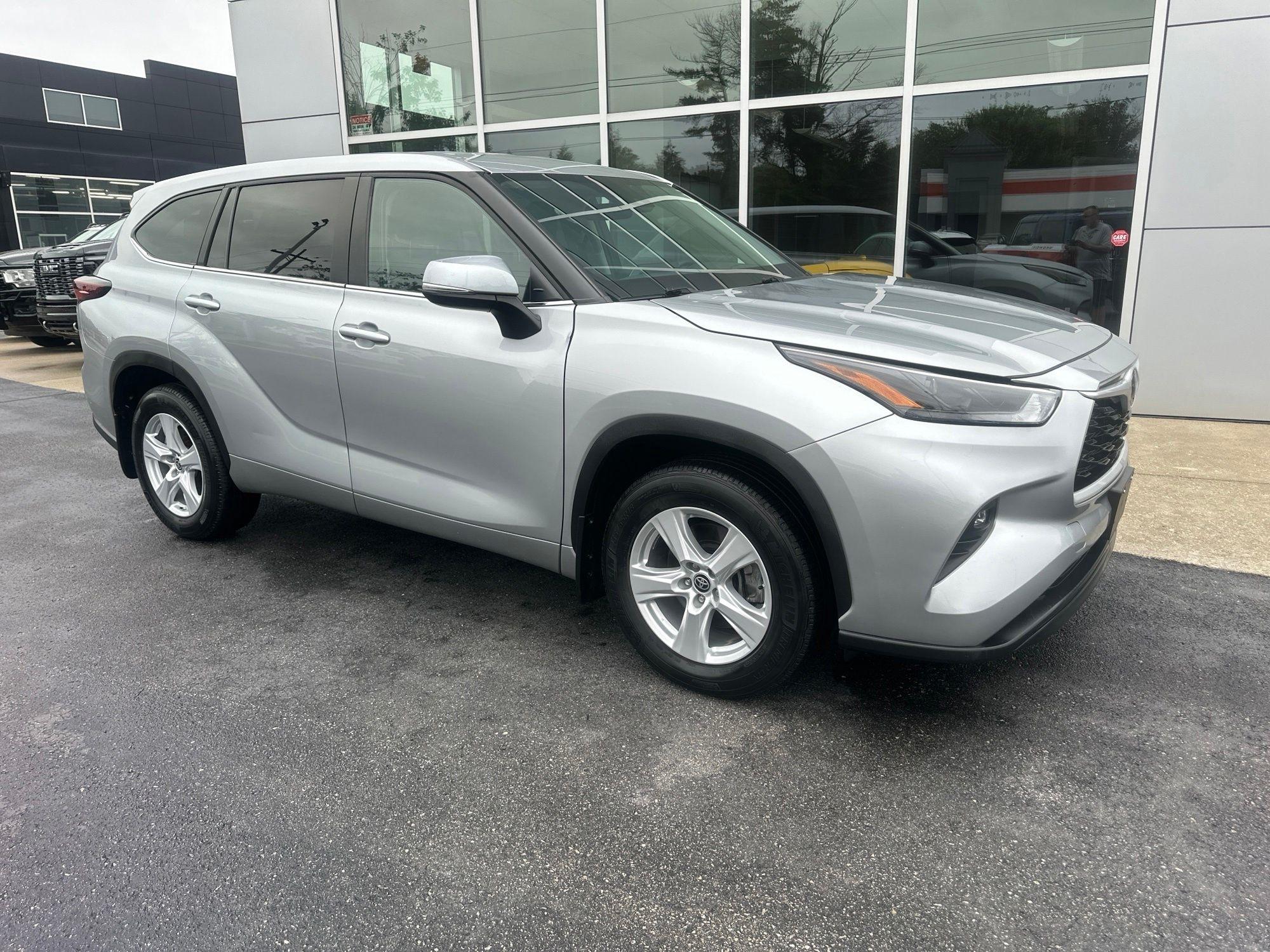2024 Toyota Highlander LE