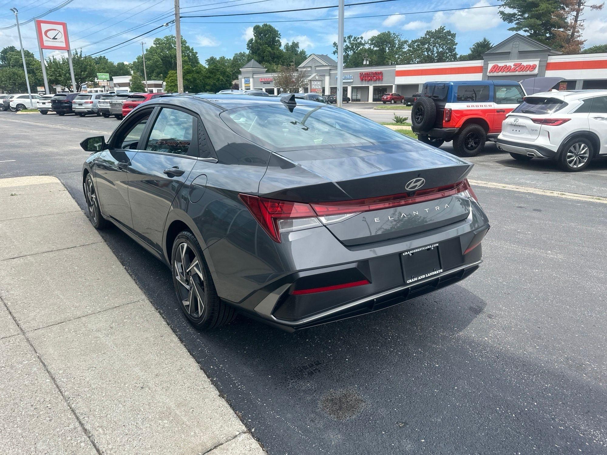 Hyundai Elantra  2025