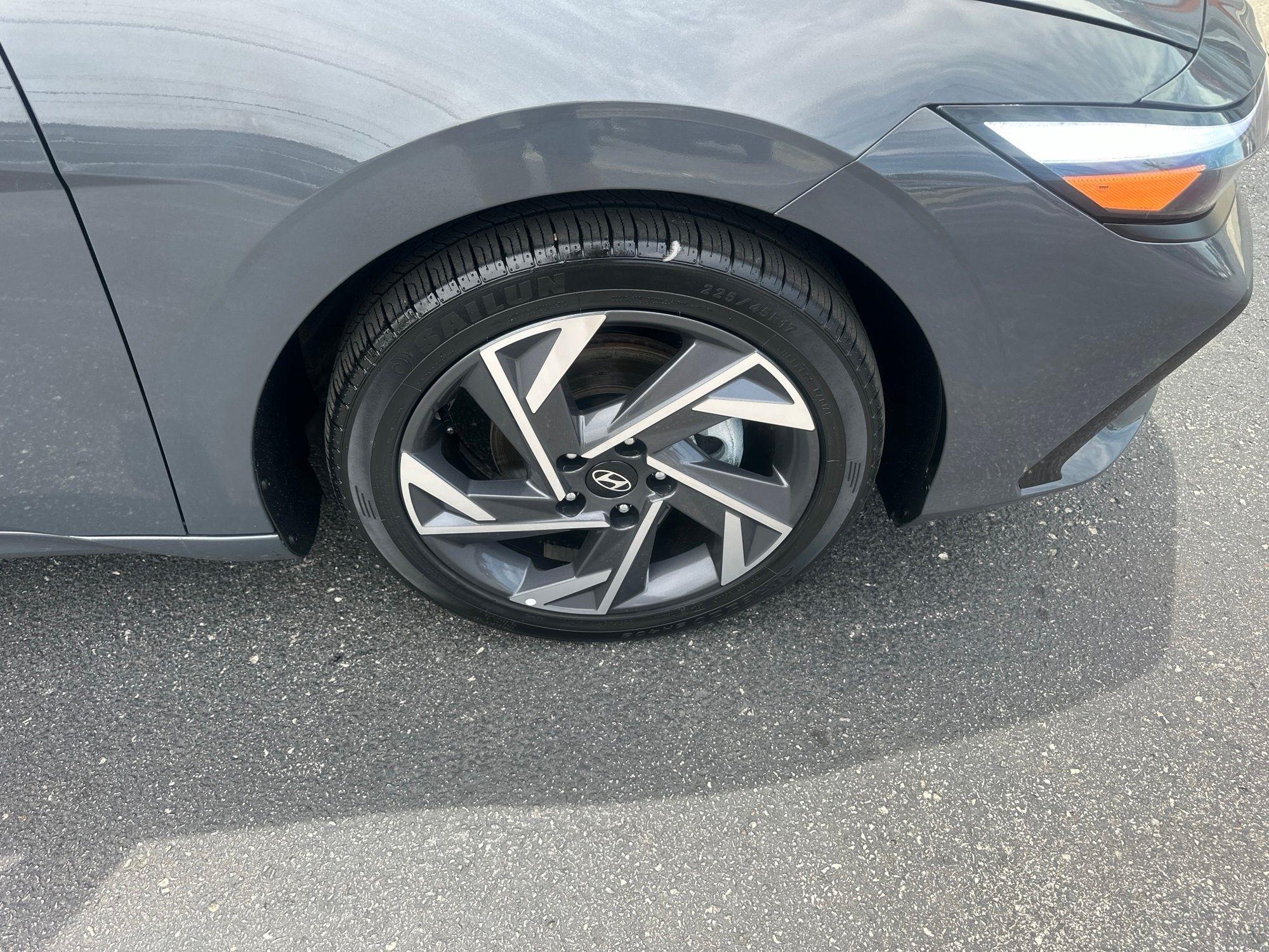 Hyundai Elantra  2025