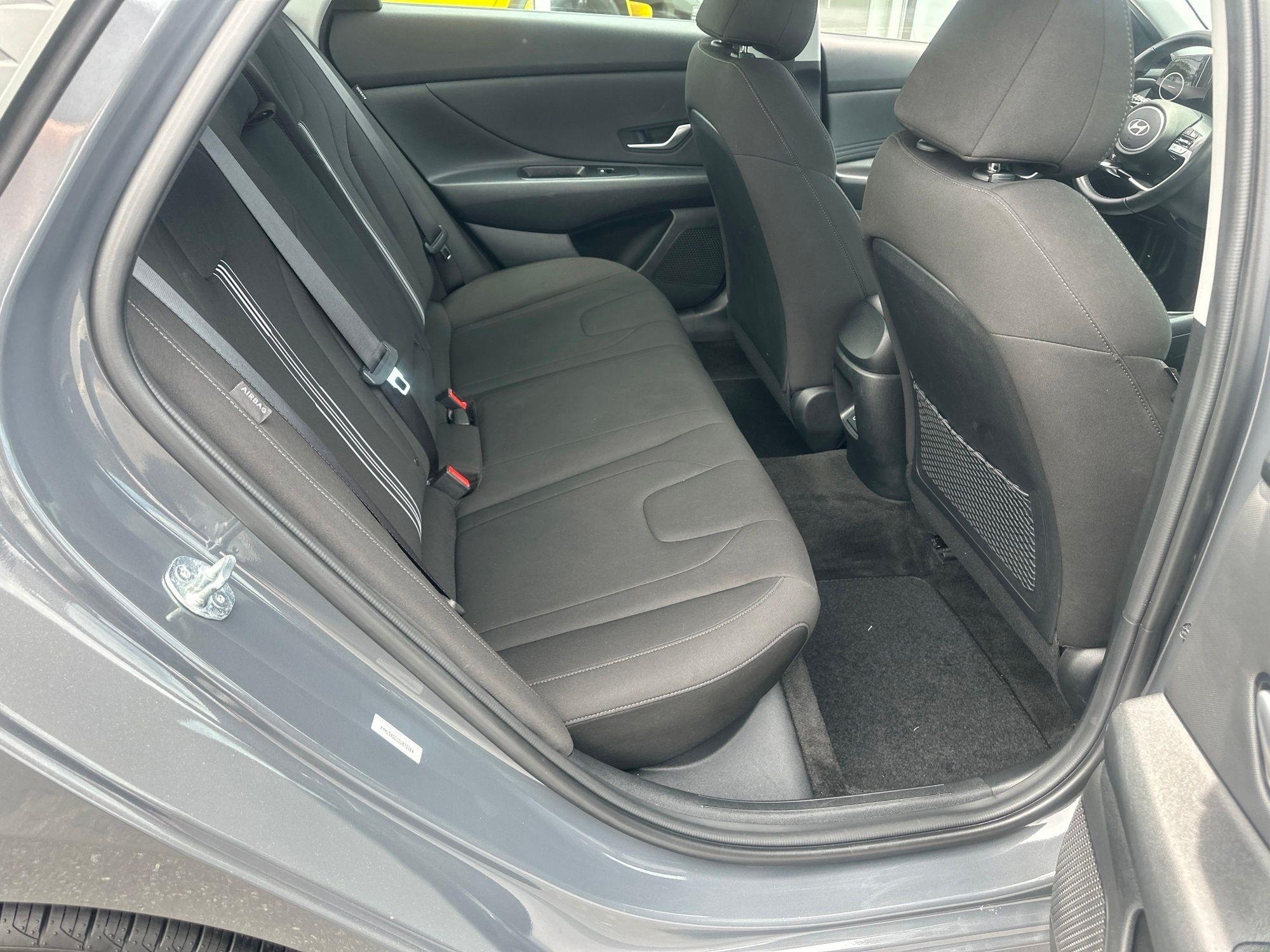 Hyundai Elantra  2025