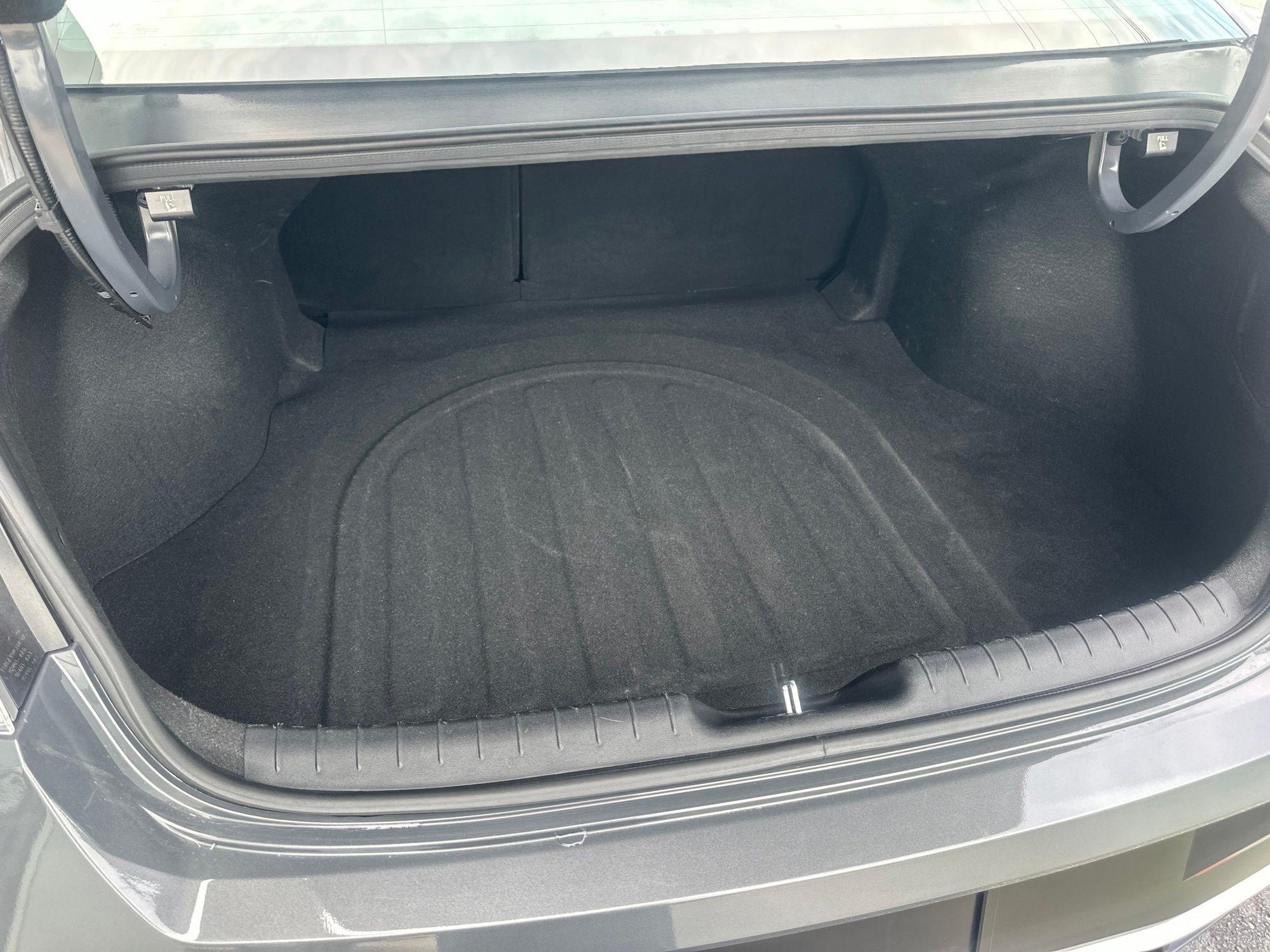 Hyundai Elantra  2025