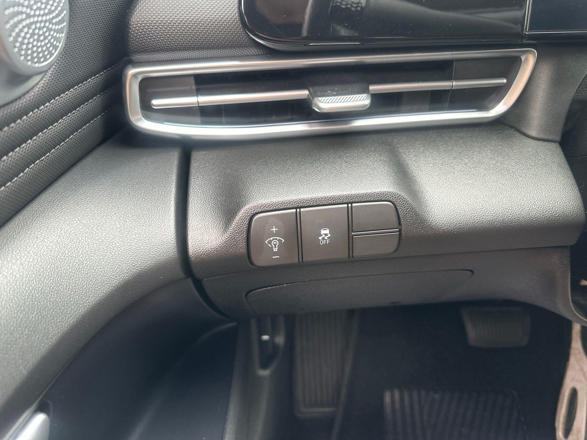 Hyundai Elantra  2025