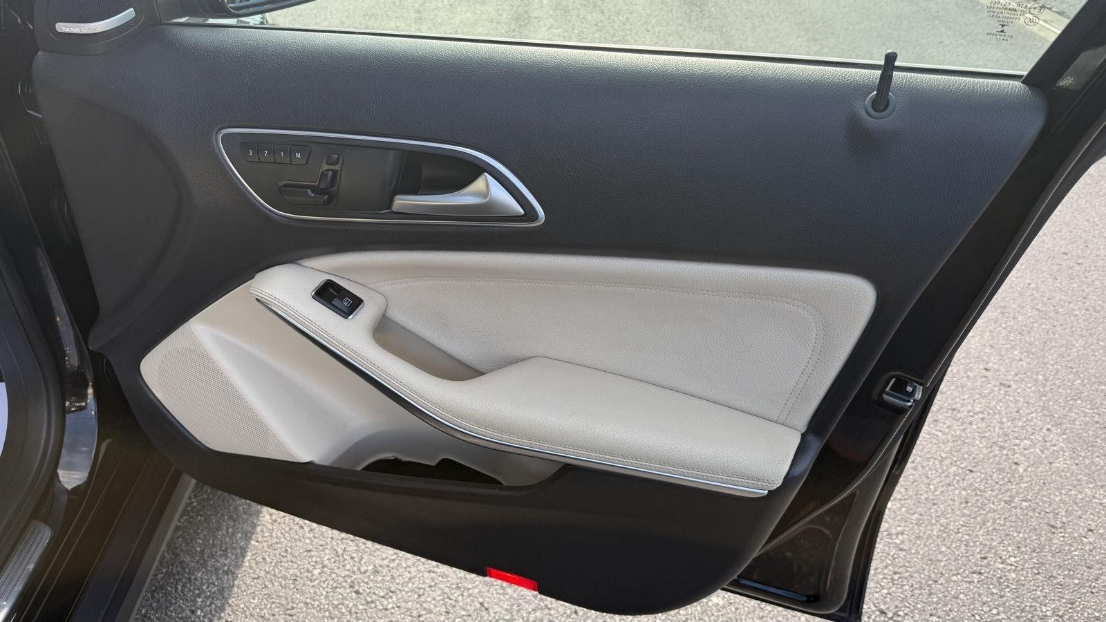 Mercedes-Benz GLA-Class  2015