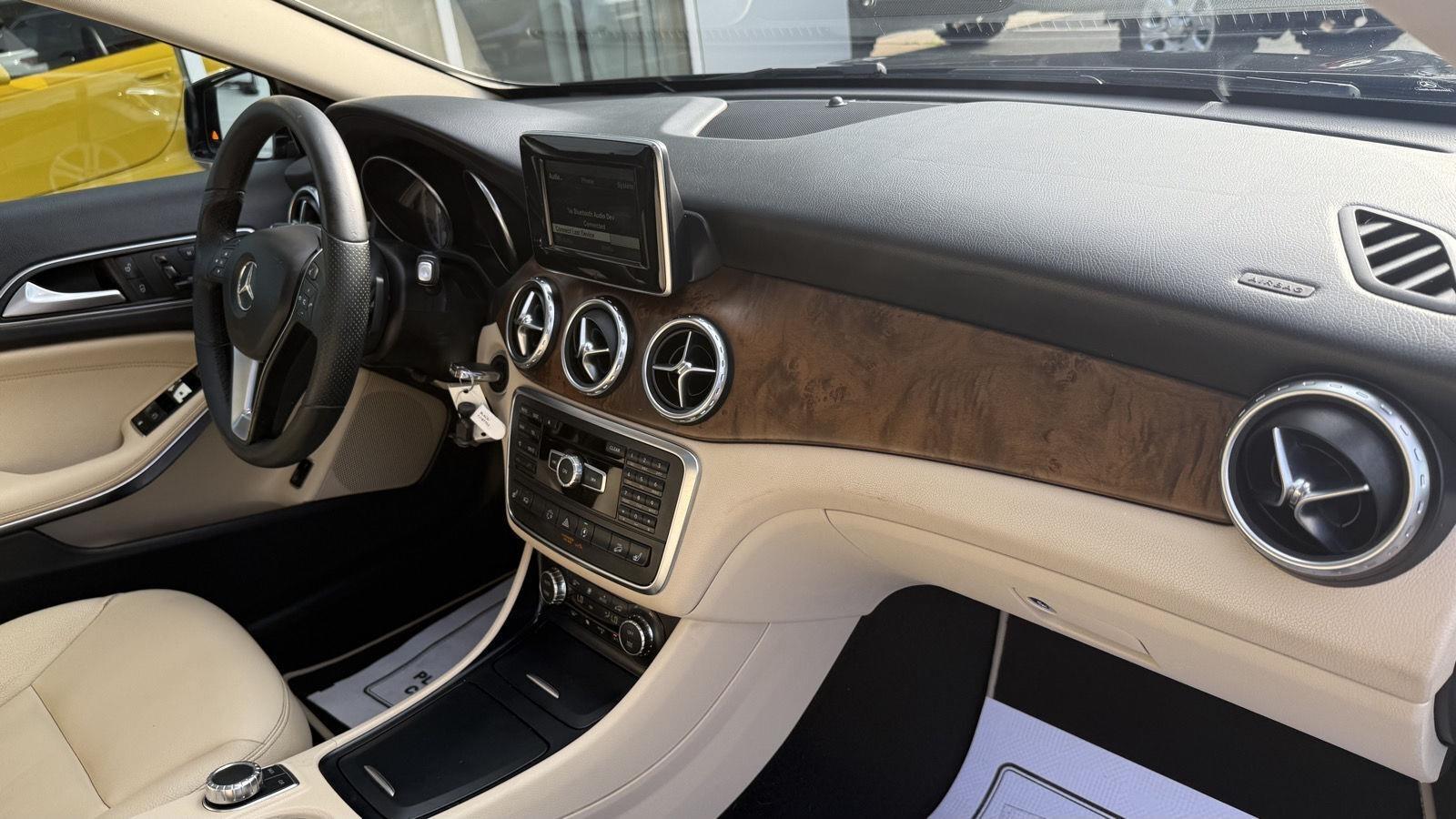 Mercedes-Benz GLA-Class  2015