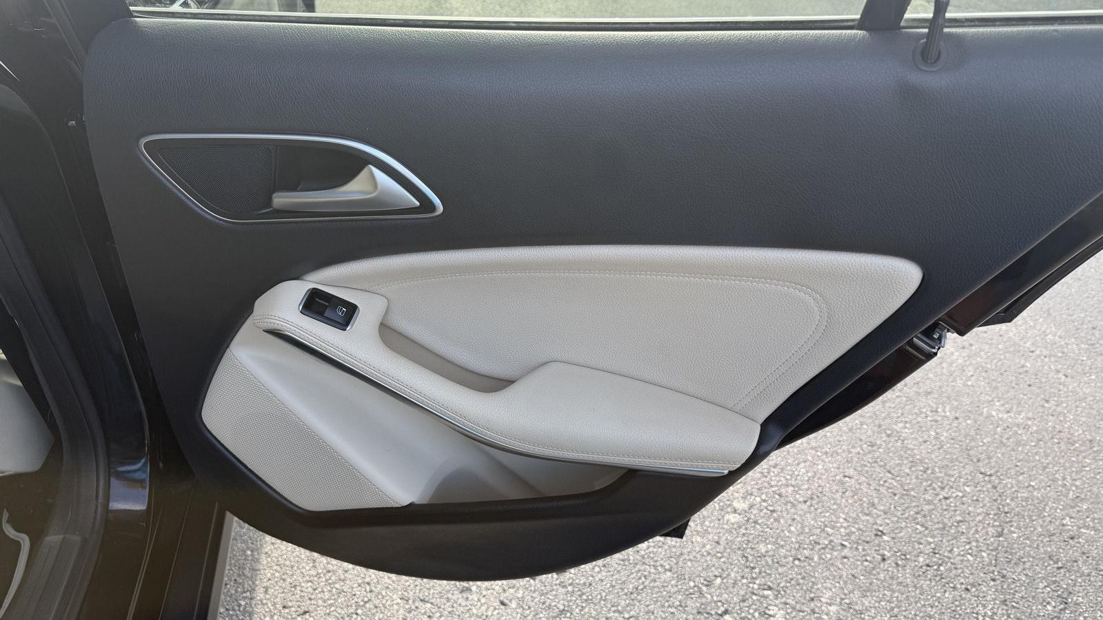 Mercedes-Benz GLA-Class  2015