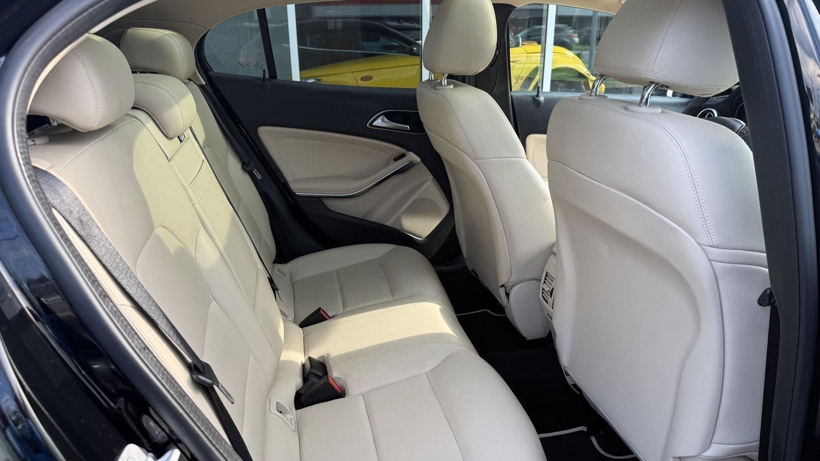 Mercedes-Benz GLA-Class  2015