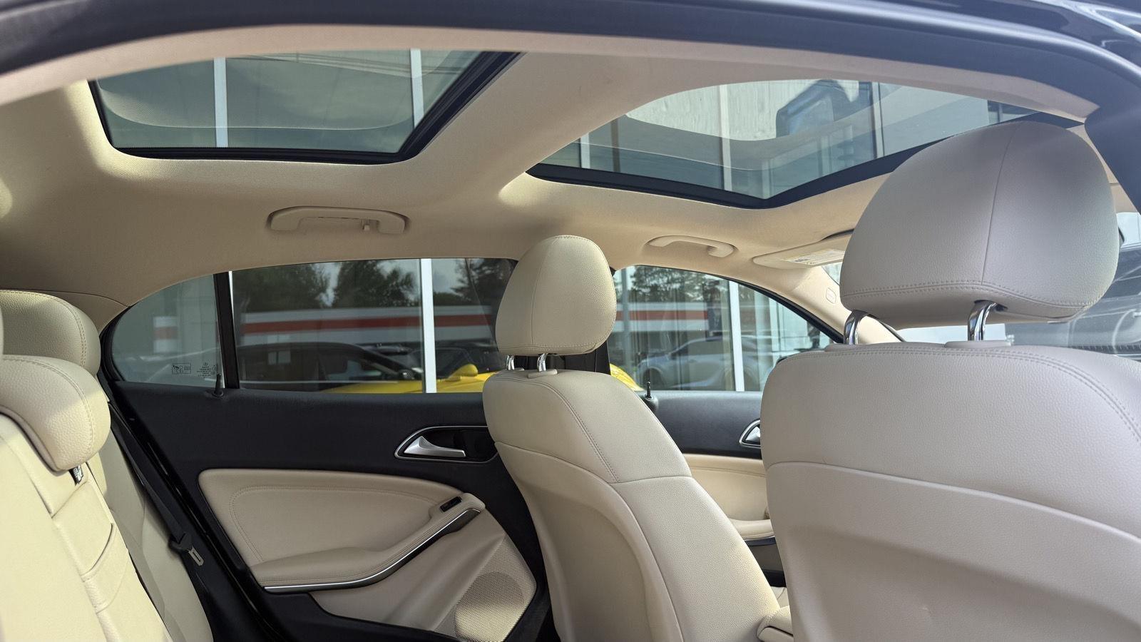 Mercedes-Benz GLA-Class  2015