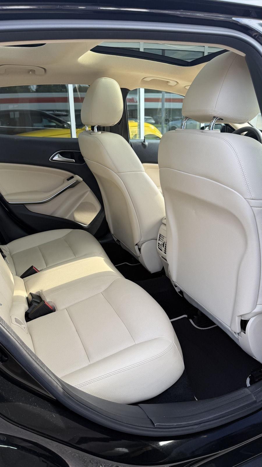Mercedes-Benz GLA-Class  2015