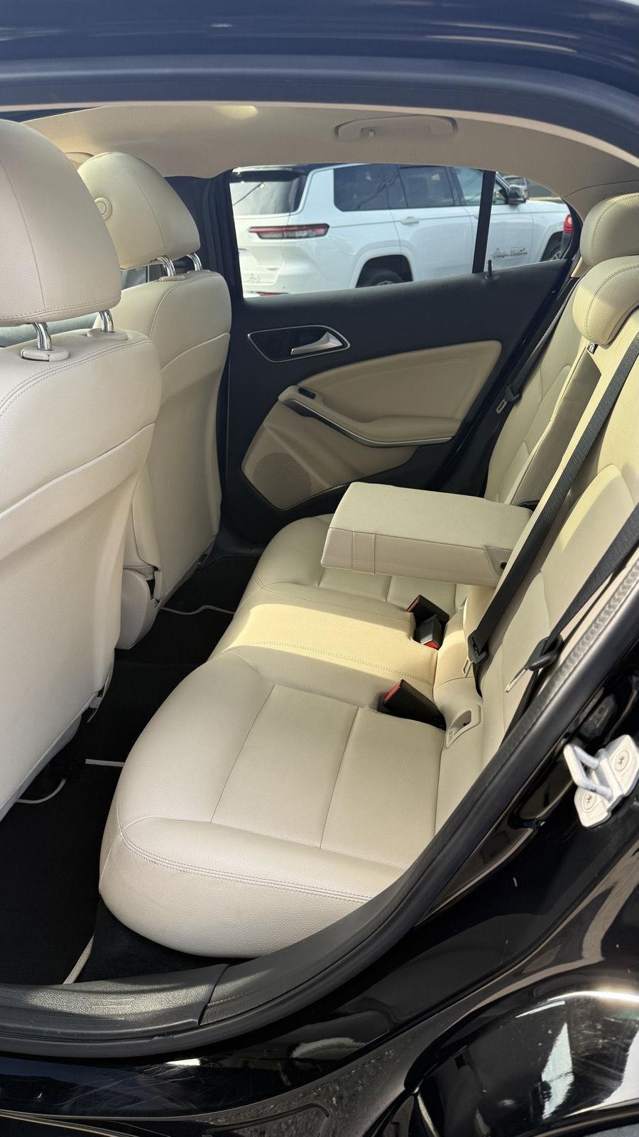 Mercedes-Benz GLA-Class  2015