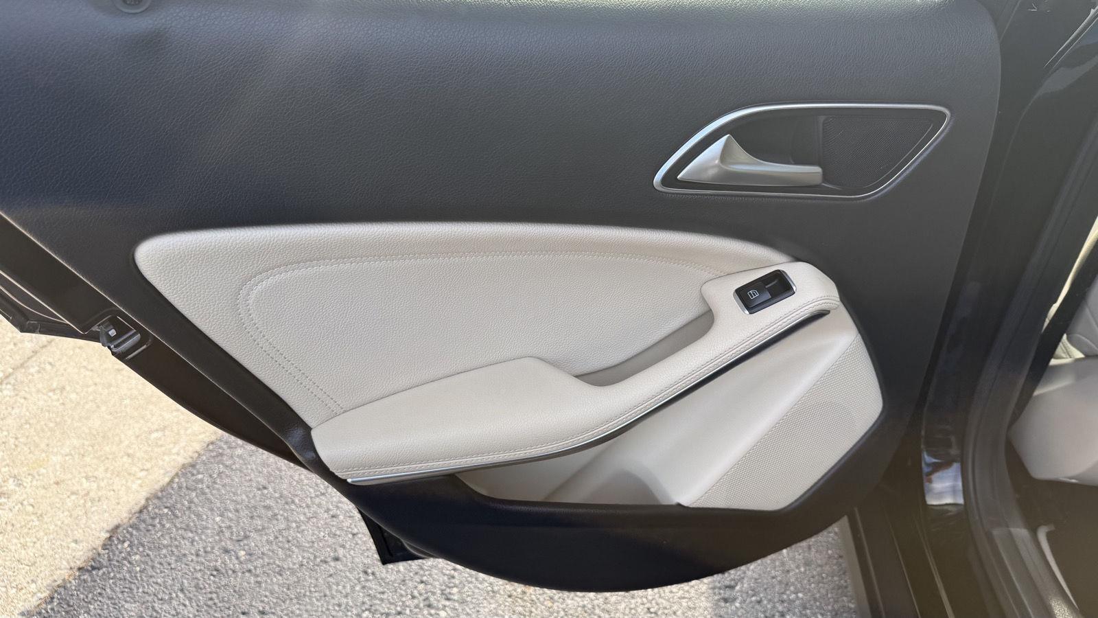 Mercedes-Benz GLA-Class  2015