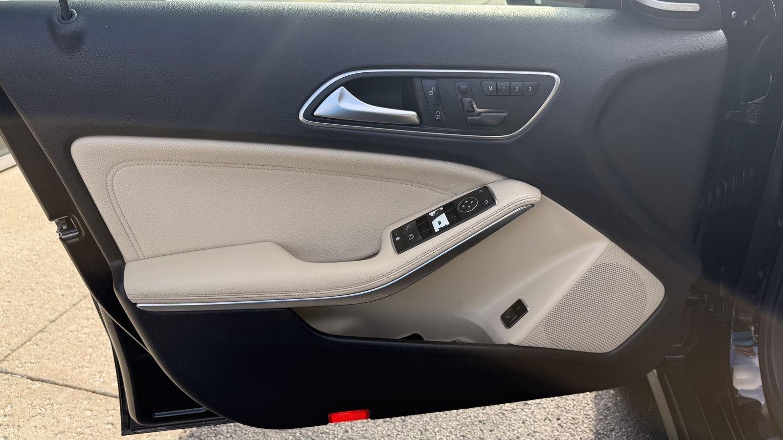 Mercedes-Benz GLA-Class  2015