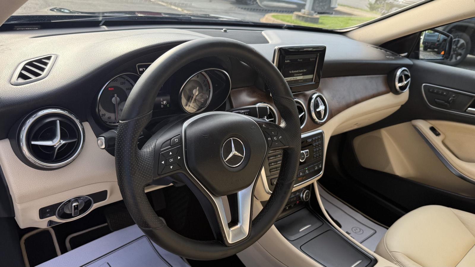 Mercedes-Benz GLA-Class  2015