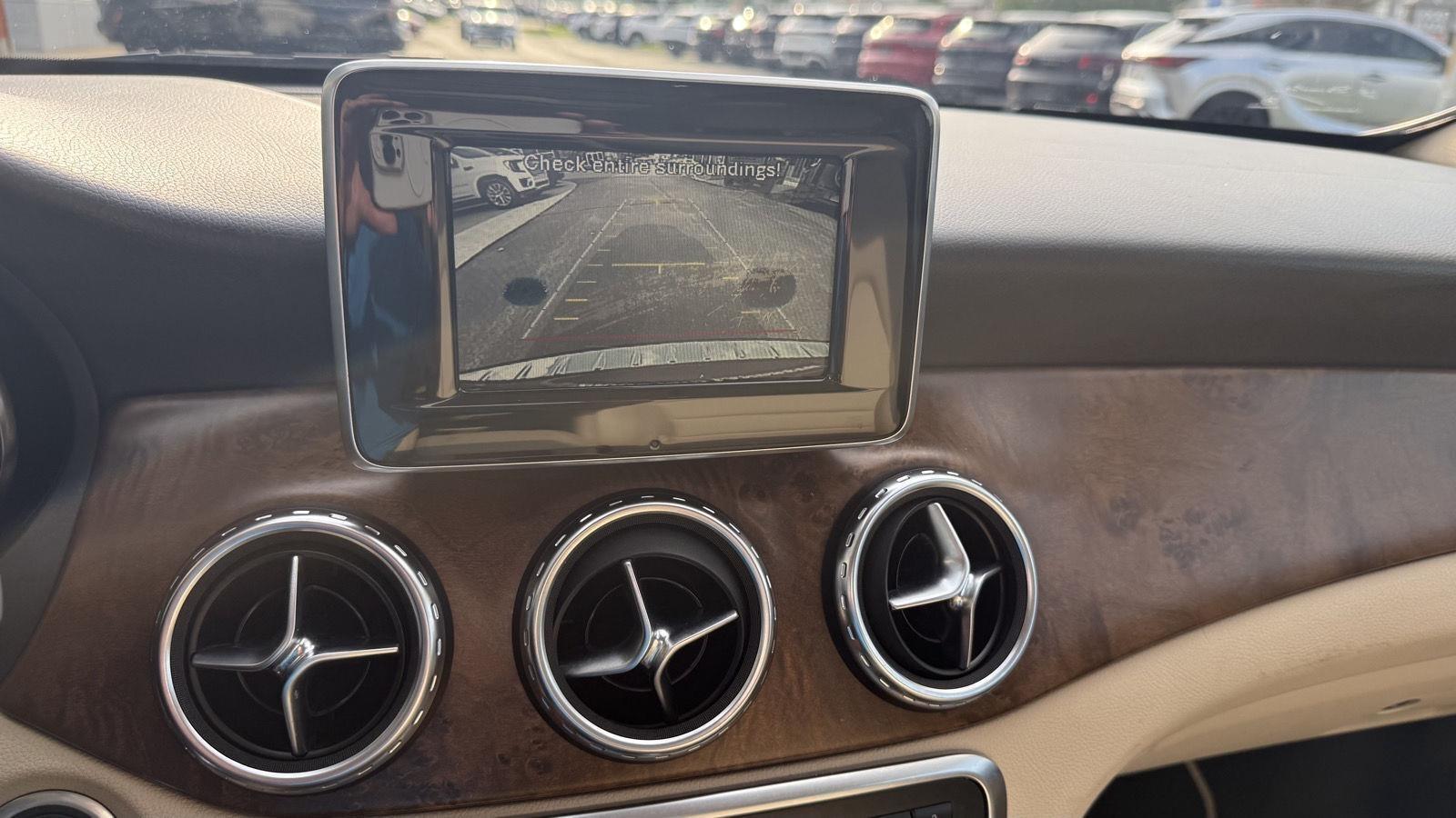 Mercedes-Benz GLA-Class  2015
